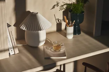 Boulder bordlampe 29 cm white-pleated white - Scandi Living