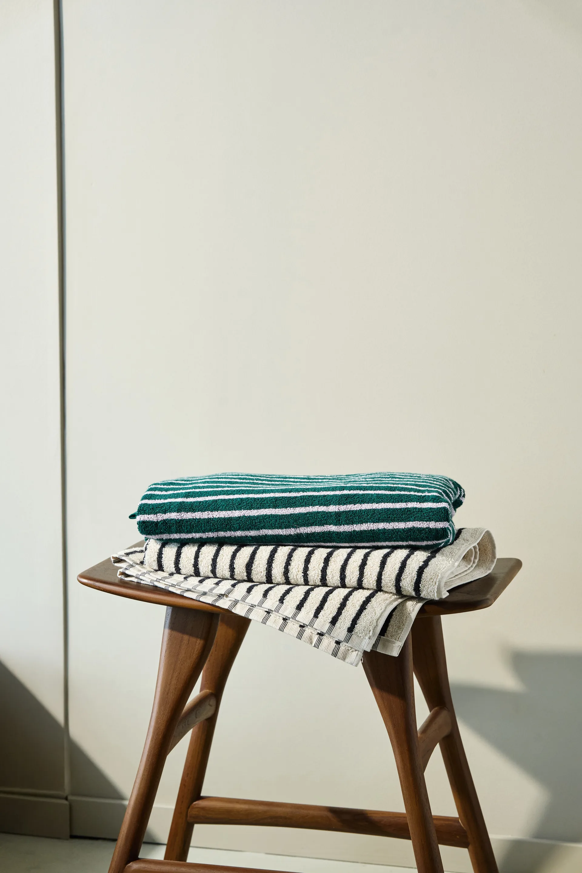 Drift badehåndkle 70x140 cm, Hvit-svart Scandi Living