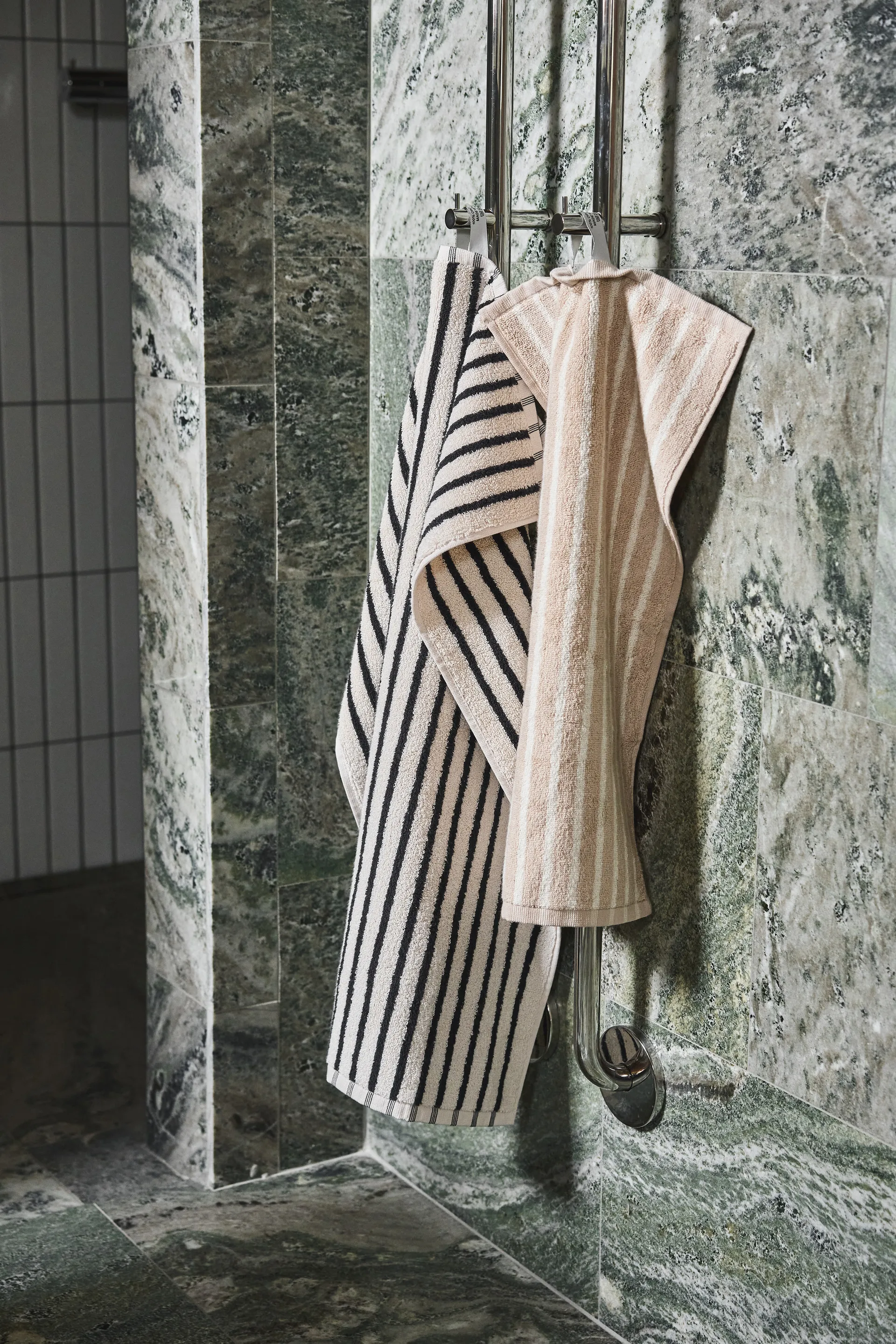 Drift håndkle 50x70 cm, Hvit-svart Scandi Living