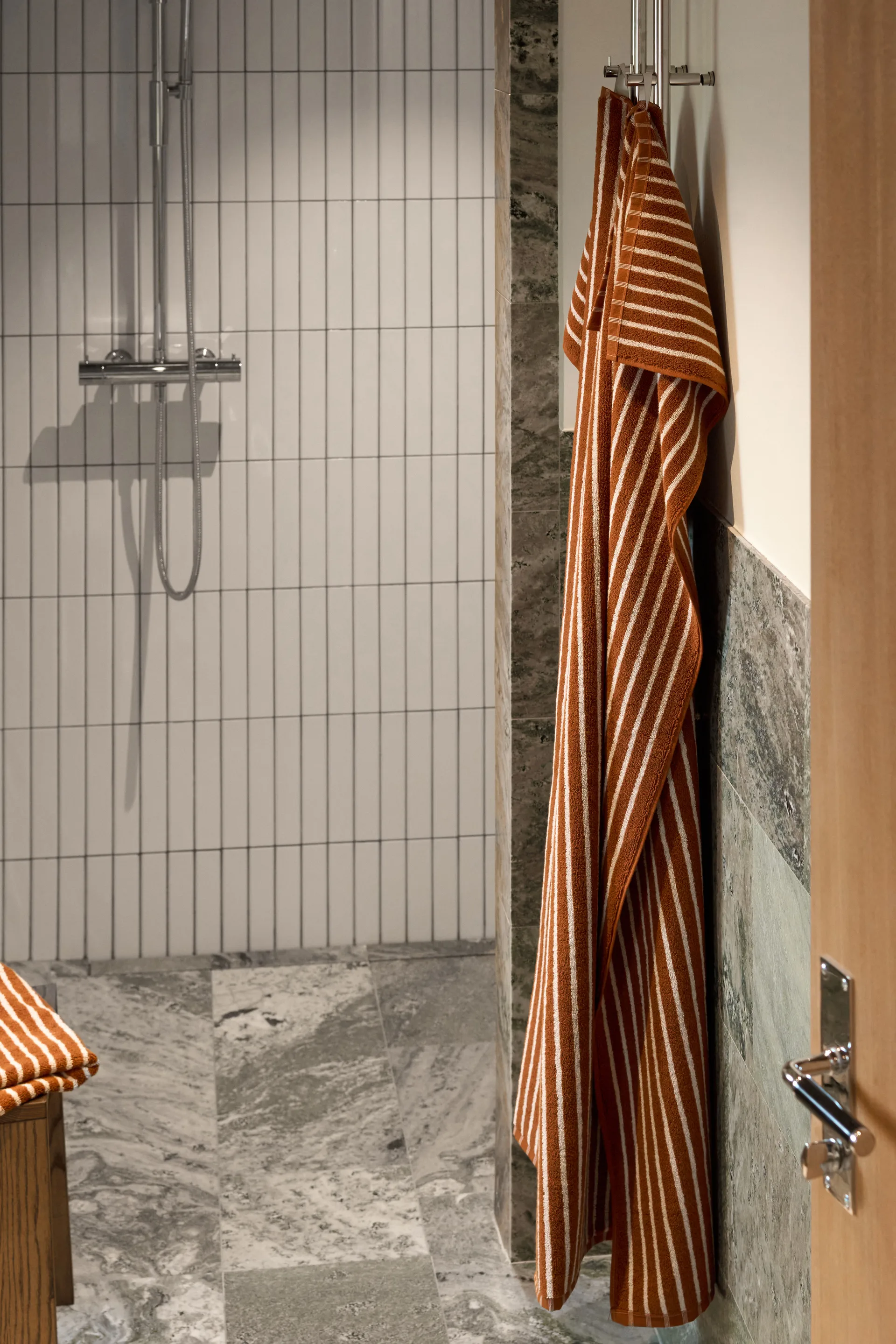 Drift håndklesett 4 deler - Brun-hvit,  Scandi Living