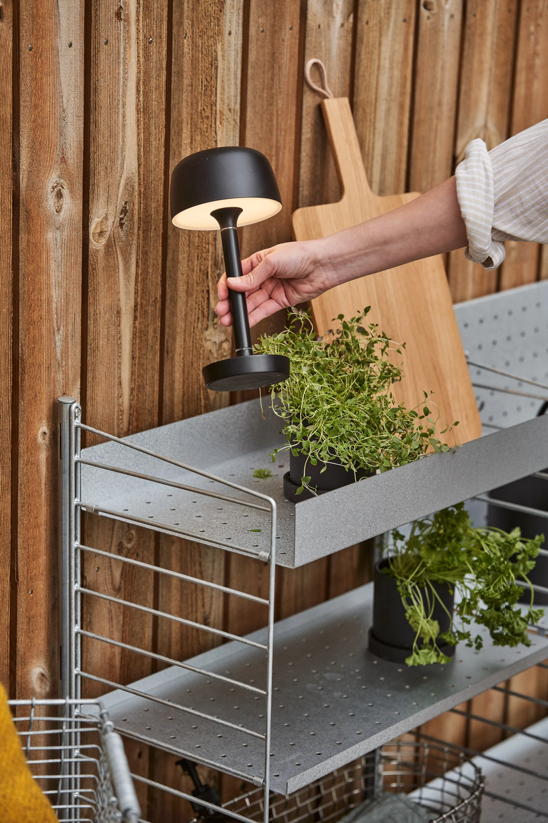 Halo bærbar bordlampe 25,5 cm, Black Scandi Living