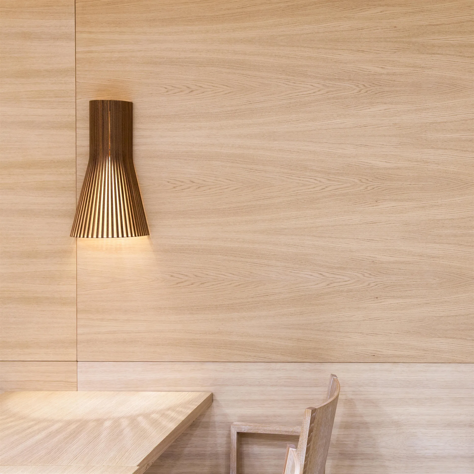 Secto 4231 vegglampe. 45cm, walnut veneer Secto Design