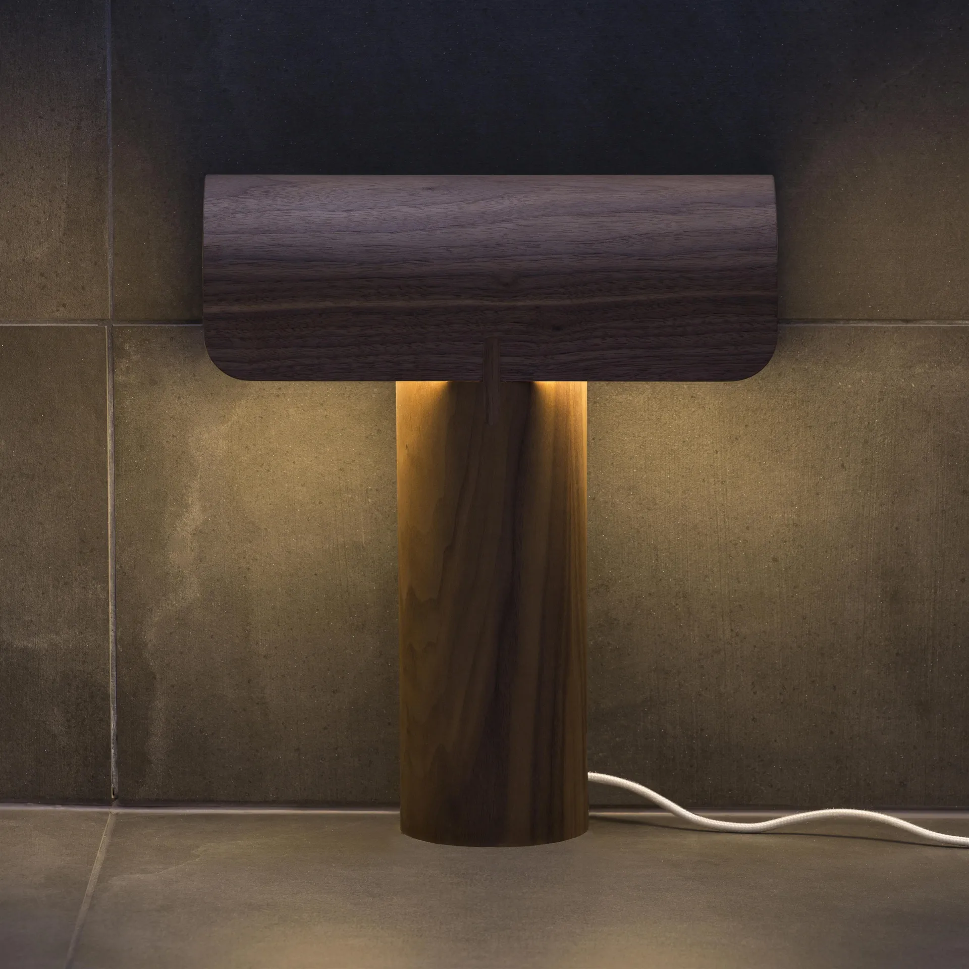 Teelo 8020, bordlampe, walnut veneer Secto Design