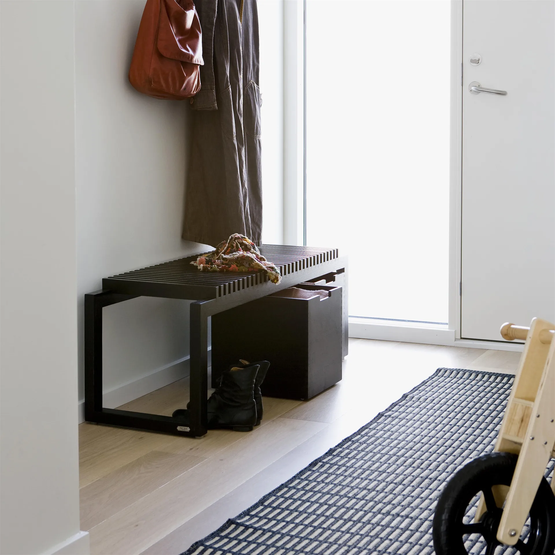 Cutter benk 121 cm, svartlakkert eik Skagerak