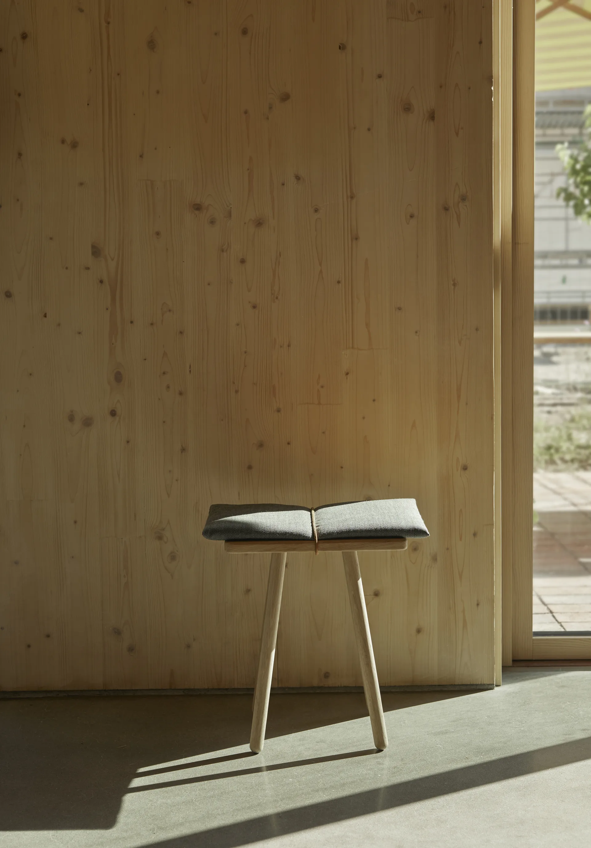 Georg ullpute med rem til krakk/barstol, Lysegrå-natur Skagerak