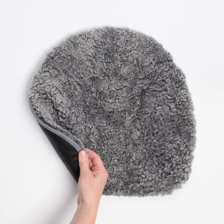 Buzz stoldyne fåreskinn, Scandinavian grey-sort kunstskinn Skandilock