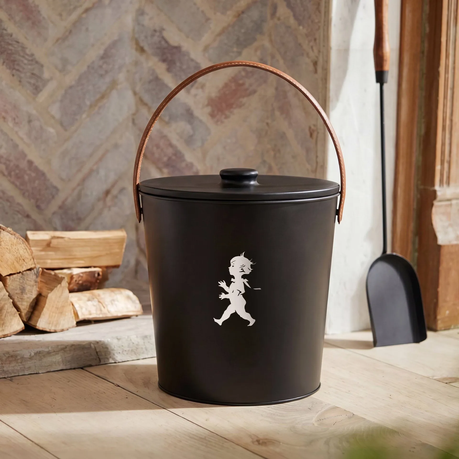 Solstickan askebøtte, Svart Solstickan Design