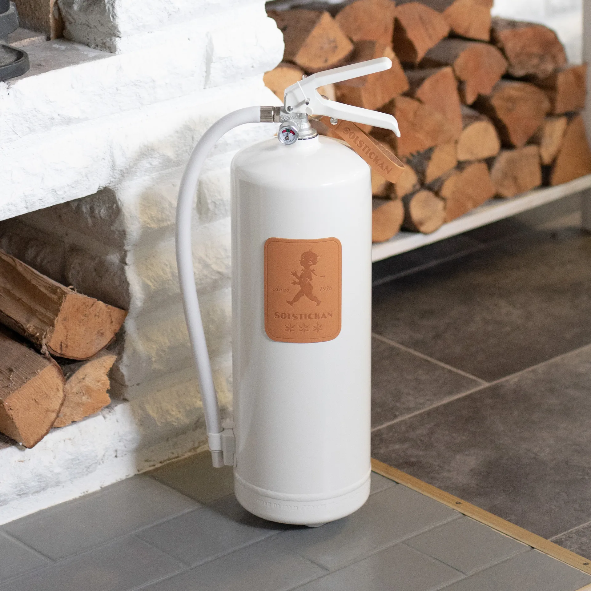 Solstickan brannslukker 6 kg, Hvit-lyst skinn Solstickan Design