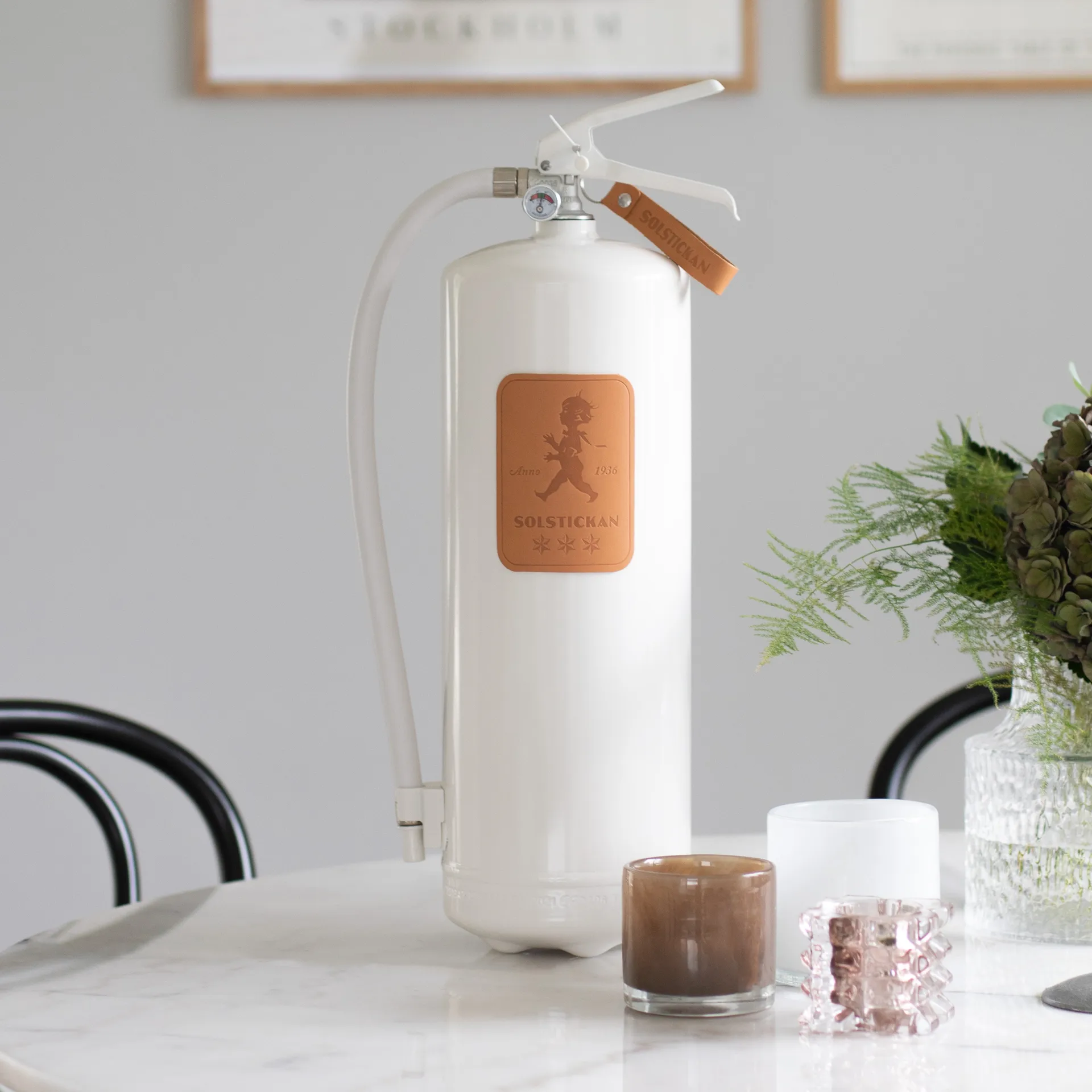 Solstickan brannslukker 6 kg, Hvit-lyst skinn Solstickan Design