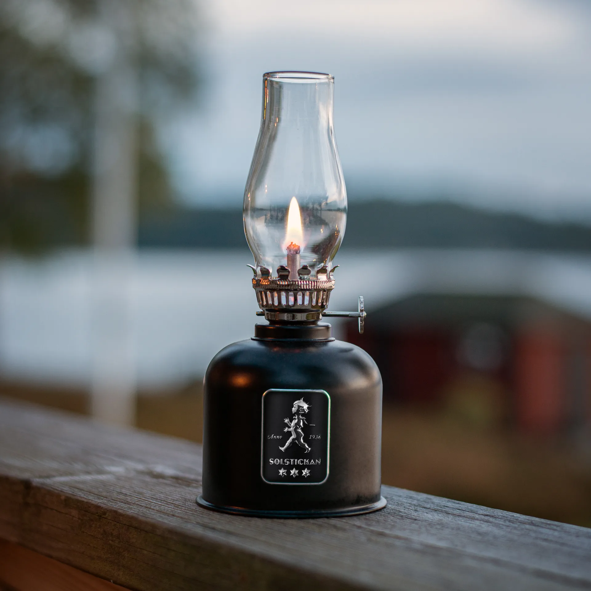Solstickan fotogenlampe, Svart Solstickan Design