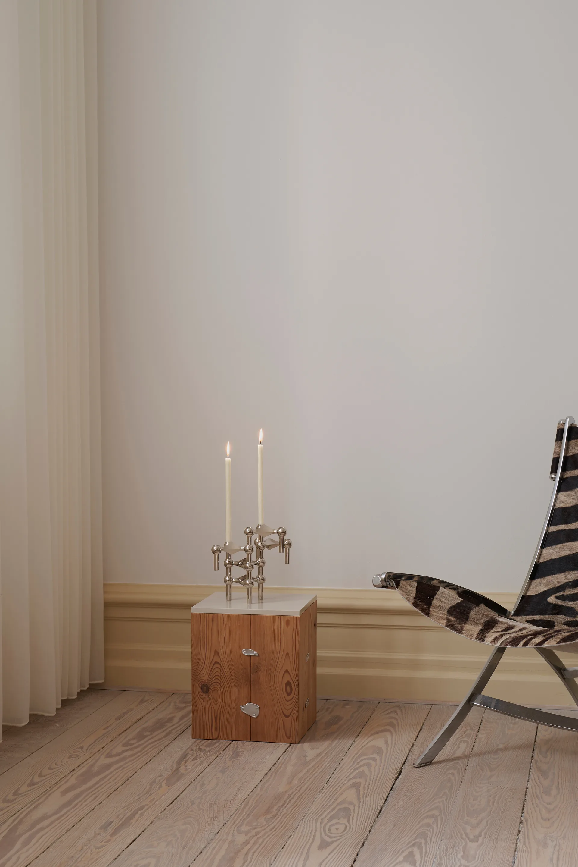 STOFF Nagel lysestake, krom STOFF Nagel