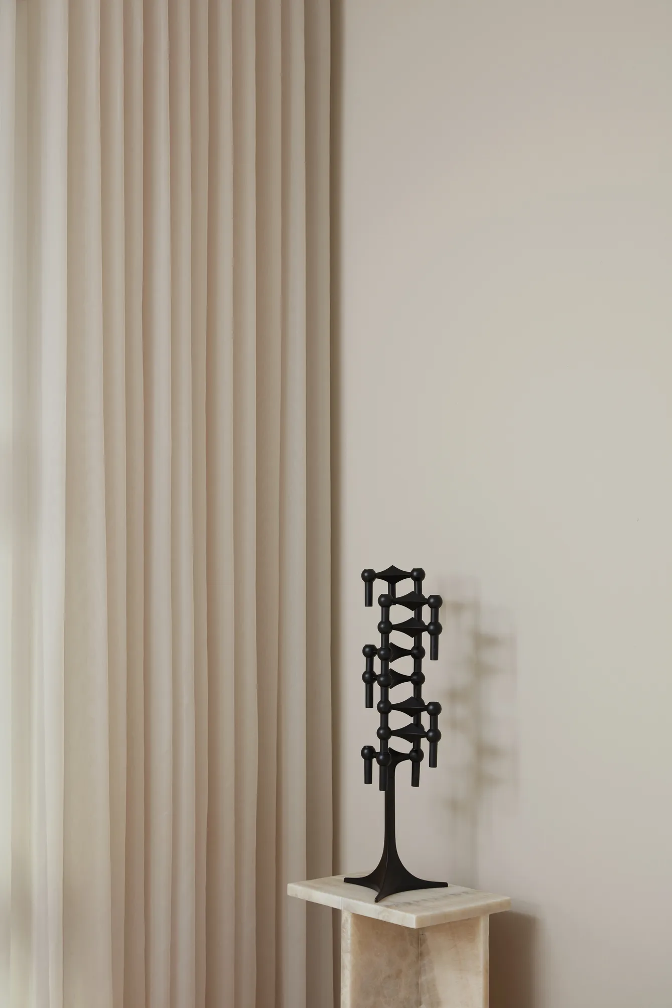 STOFF Nagel lysestake, matt svart STOFF Nagel