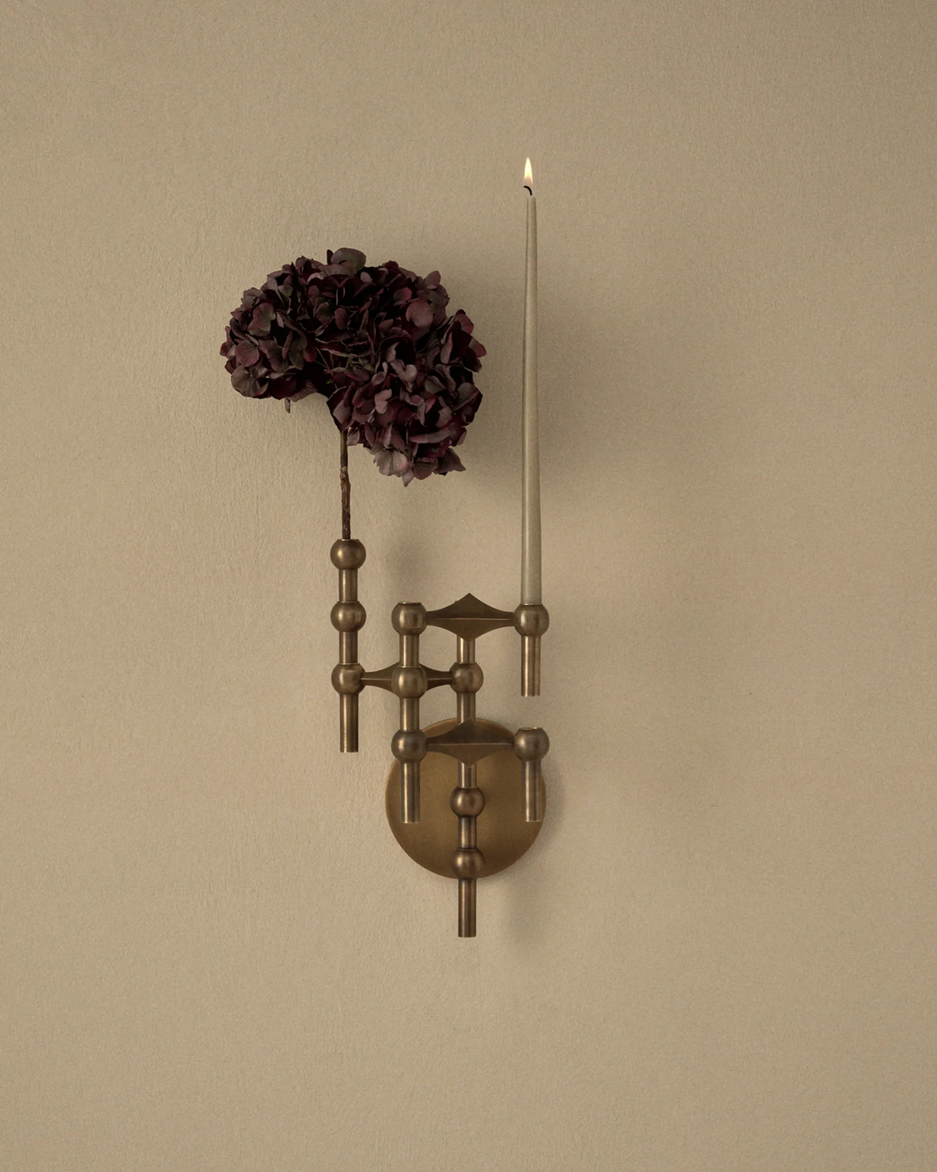 STOFF Nagel lysestake vegg, Bronzed messing STOFF Nagel