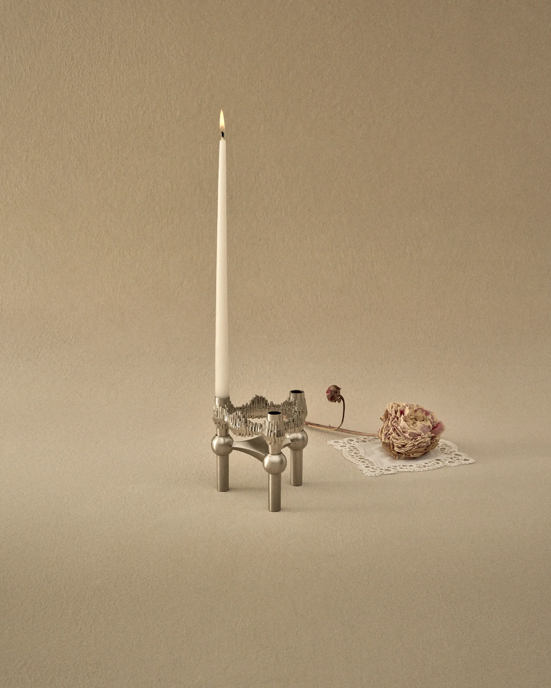 STOFF Nagel Quist lysestake, Børstet krom STOFF Nagel