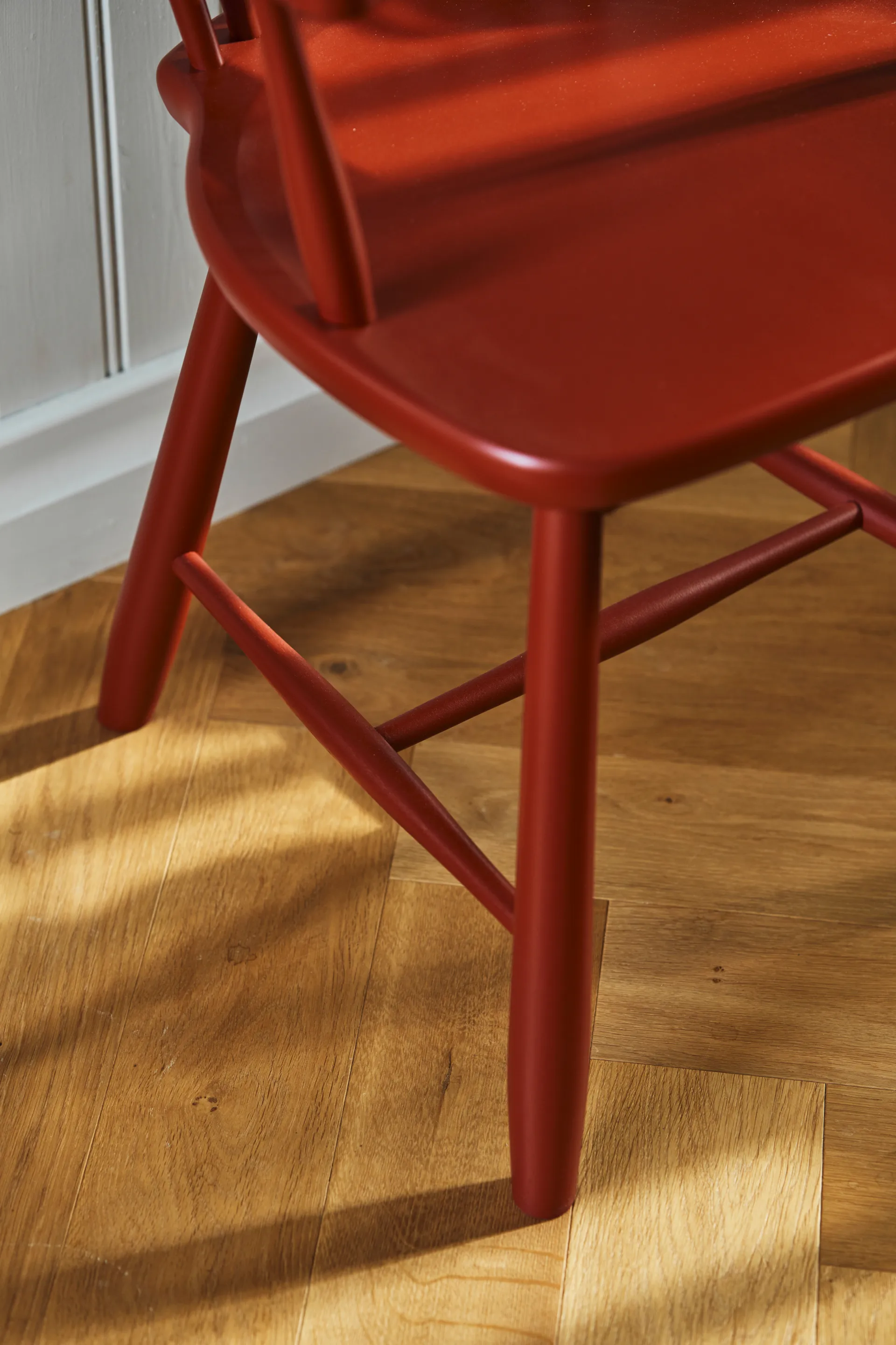 Lilla Åland karmstol bjørk, Svenssons falurød Stolab