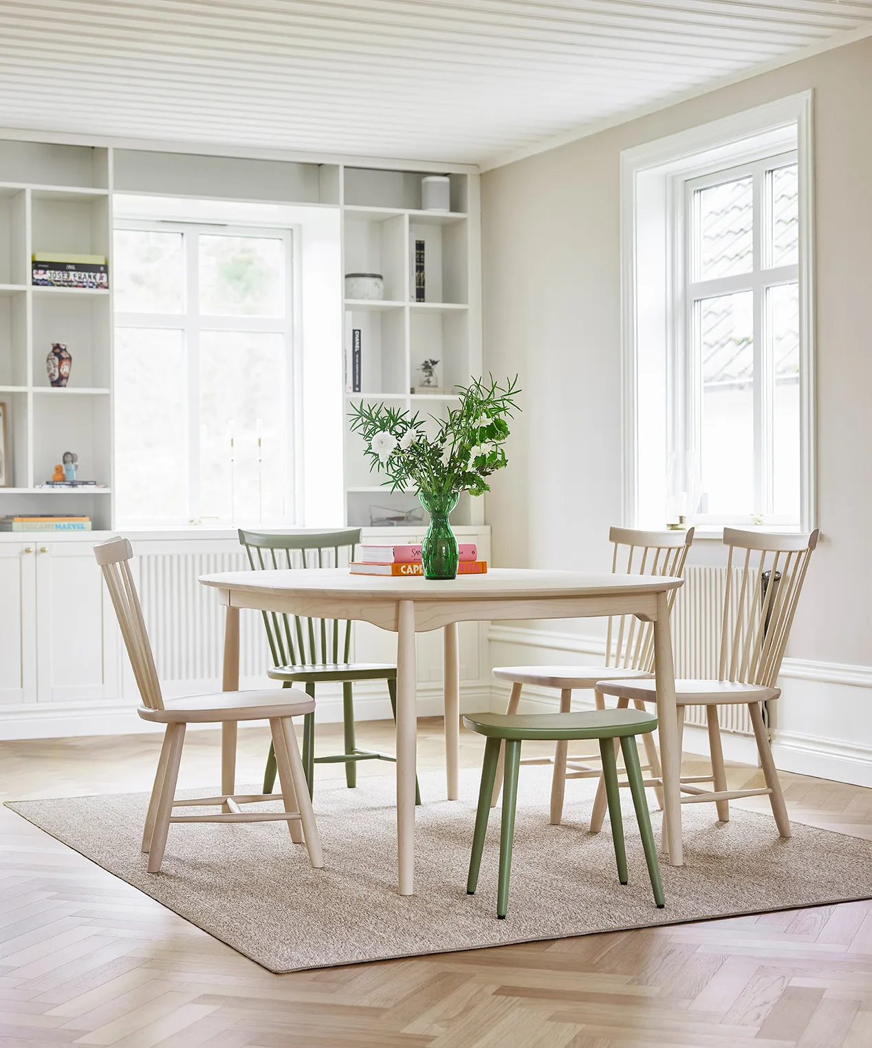 Lilla Åland stol eik, Lys mattlakk Stolab