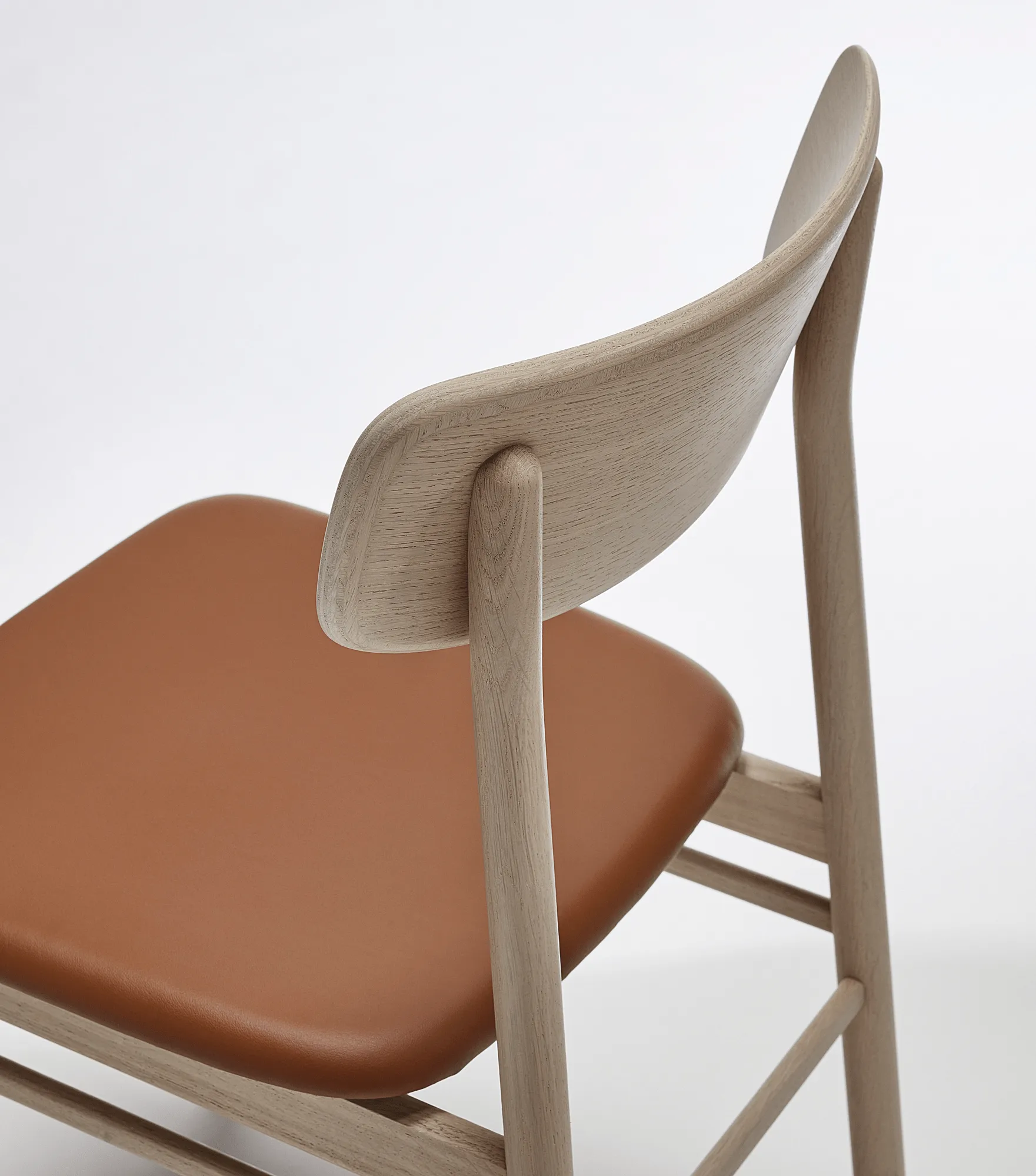 Prima Vista stol hvitoljet eik, Skinn Elmosoft 43807 cognac Stolab