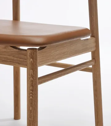 Prima Vista stol oljet eik - Skinn Elmosoft 43807 cognac - Stolab