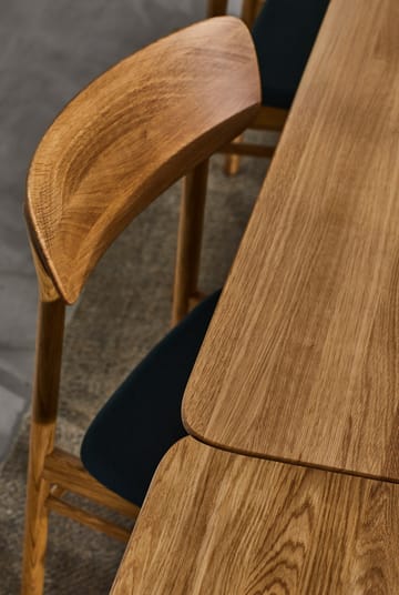 Prima Vista stol oljet eik - Skinn elmotique 99001 sort - Stolab