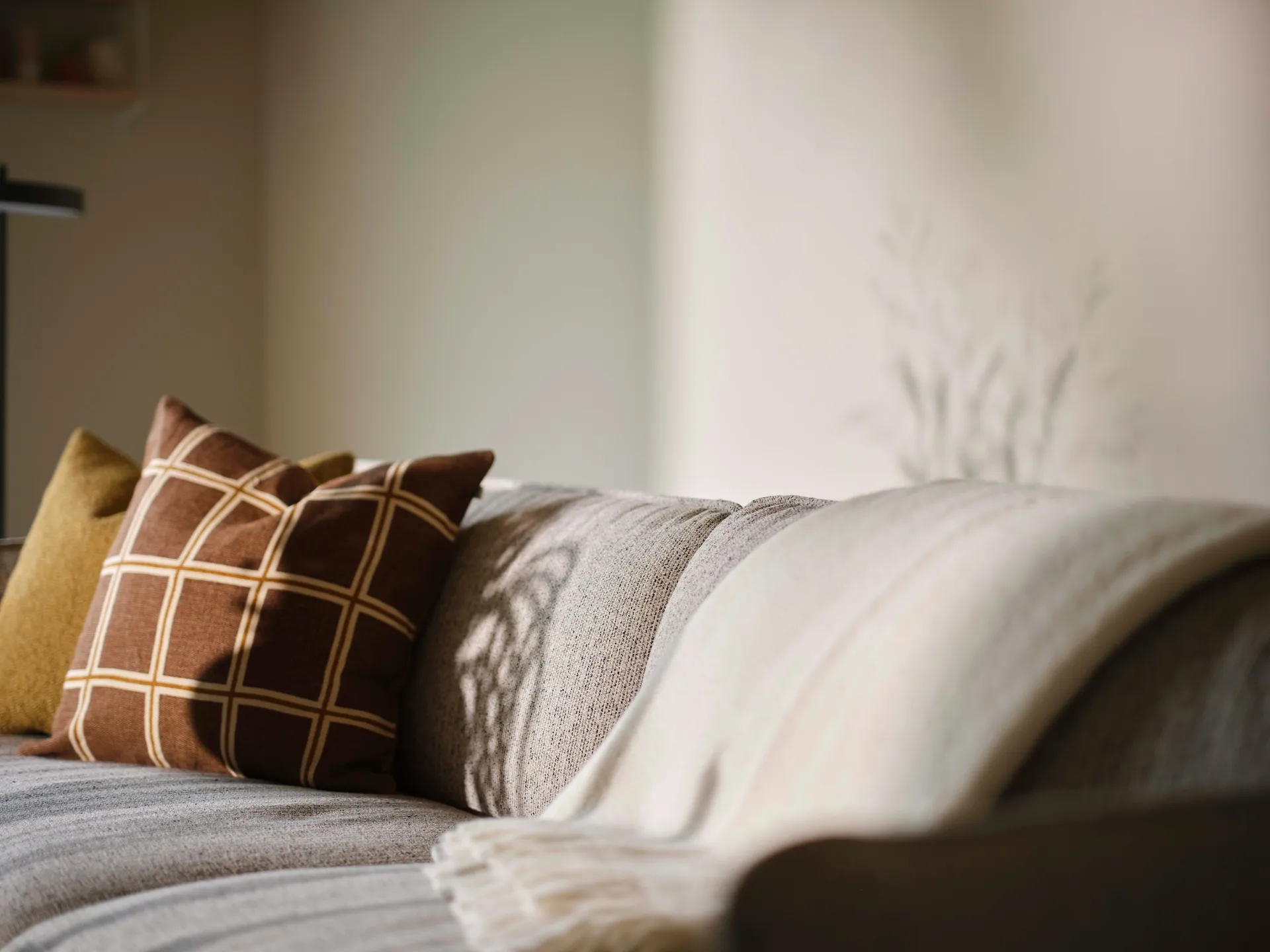 Continental sofa, Sealife Light beige/white-kromet stål Swedese