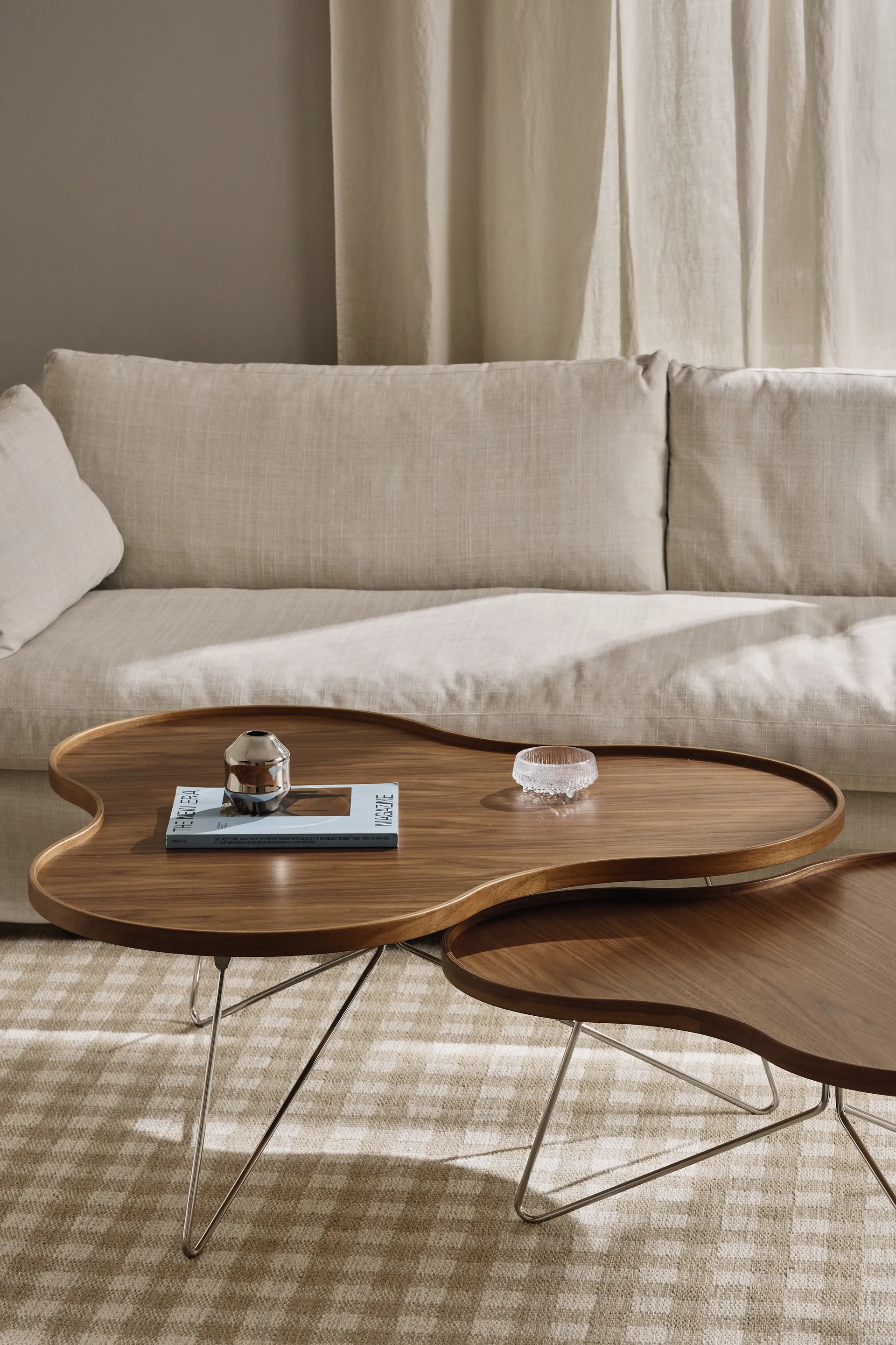 Flower mono bord Special Edition 107x114 cm, H45 cm-lakkert valnøtt-krommet stål Swedese