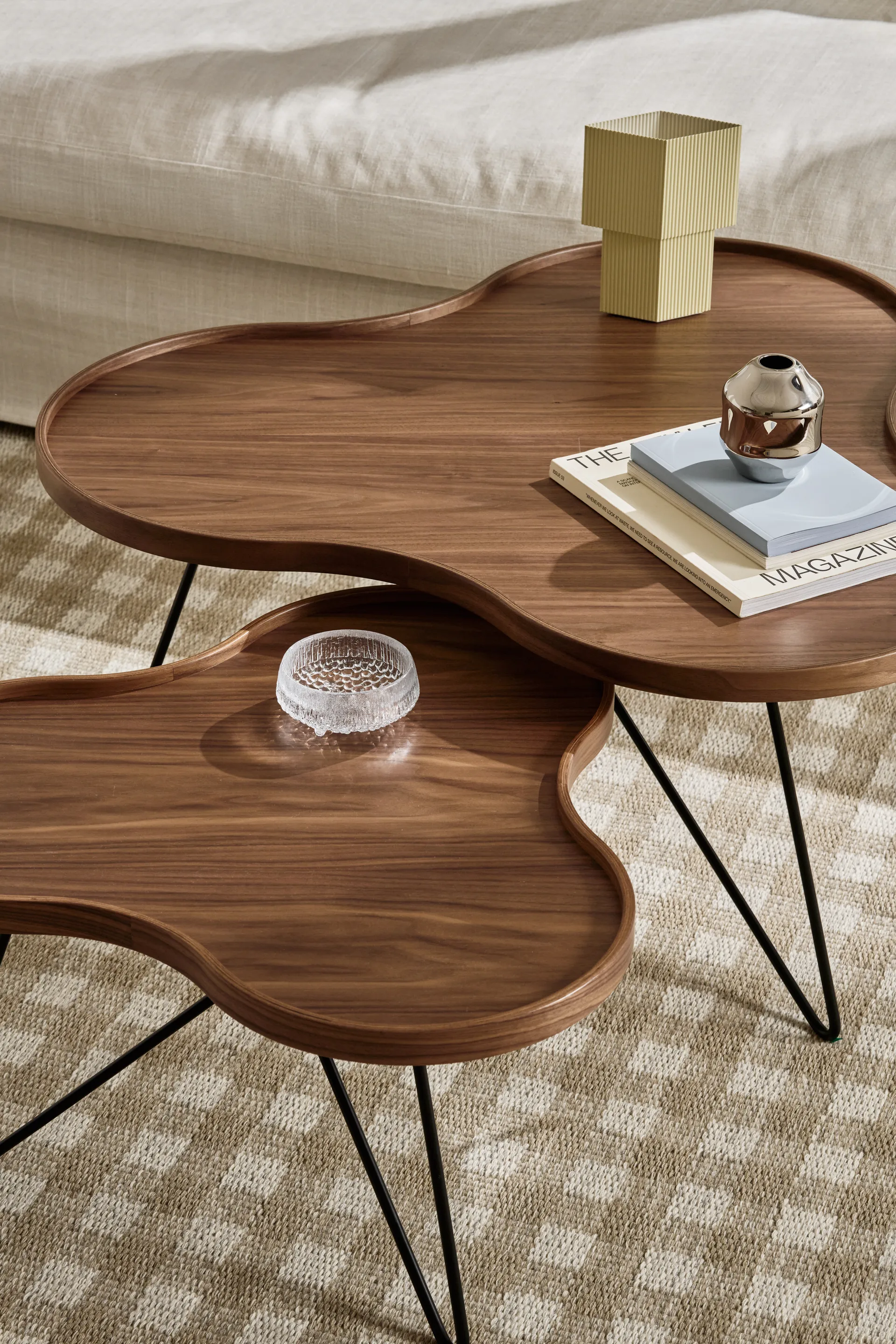 Flower mono bord Special Edition 62x66 cm, H39 cm-lakkert valnøtt-svartlakkert stål Swedese