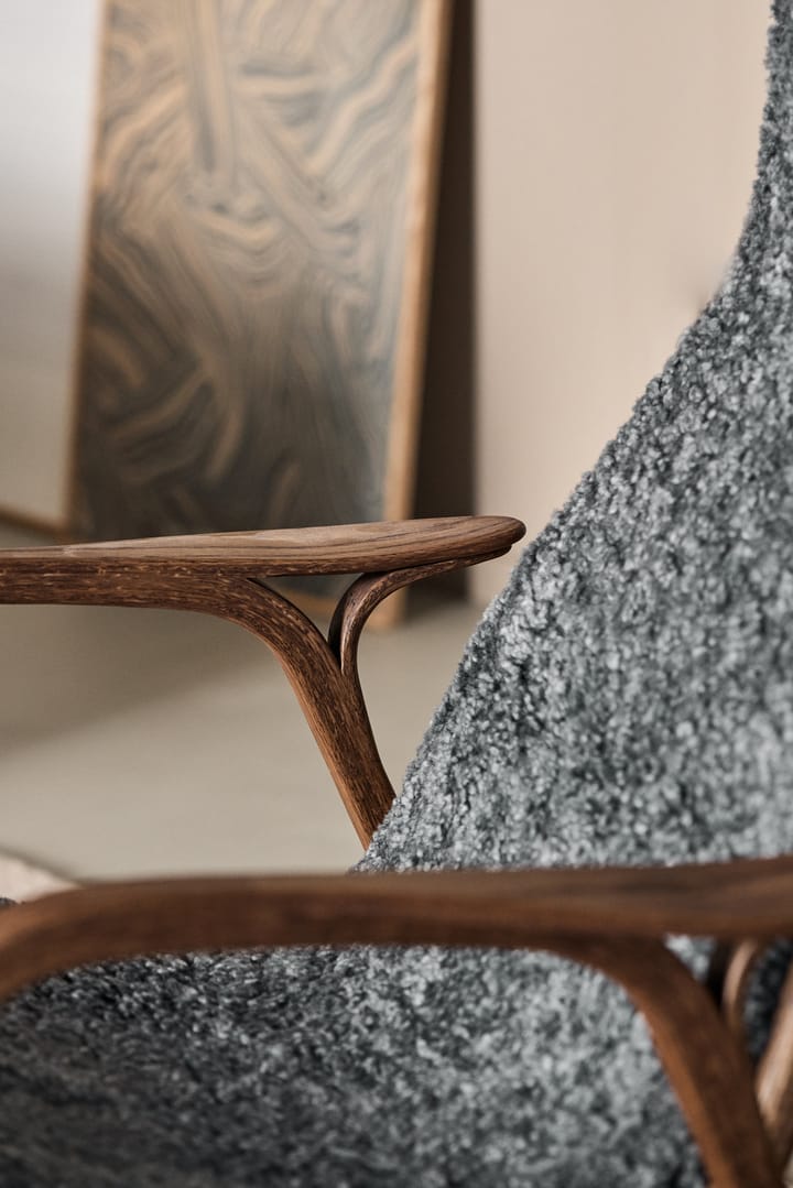 Lamino lenestol og fotskammel eik/saueskinn Special Edition, Rubio Monocoat Chocolate-Charcoal Swedese