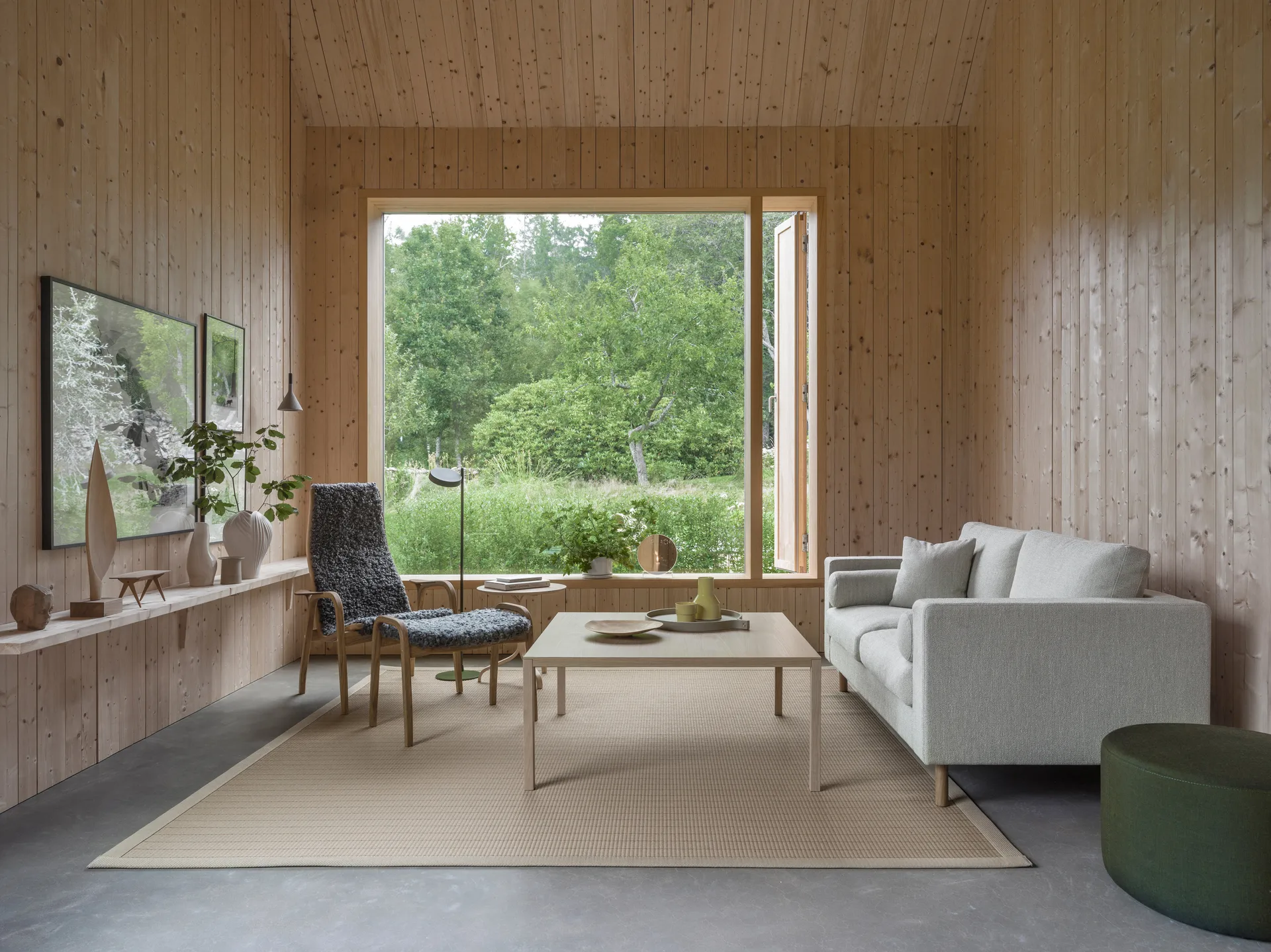 Lamino lenestol og fotskammel oljet eik/saueskinn, Moonlight (beige) Swedese