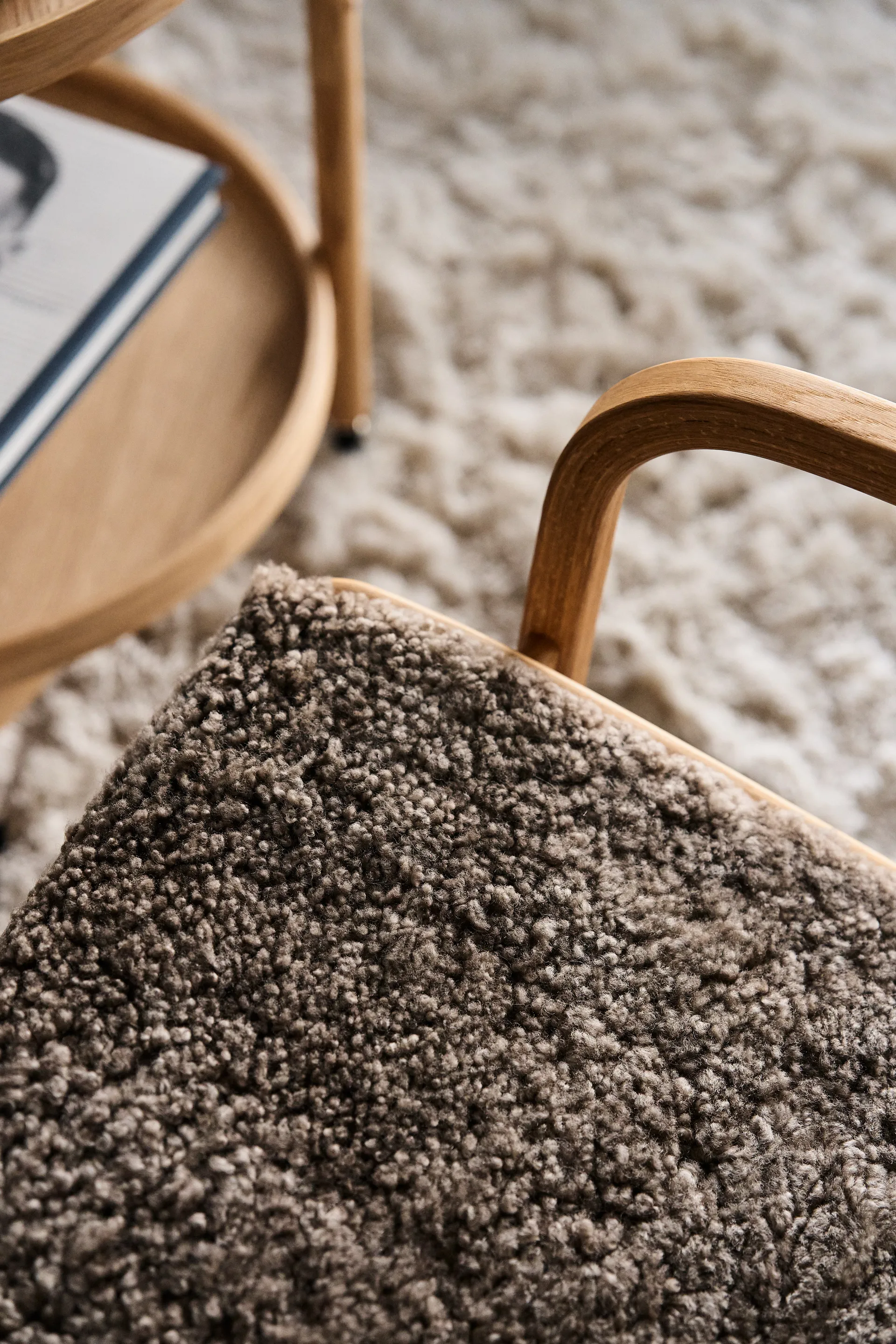 Lamino lenestol oljet eik/saueskinn, Sahara (nougatbrun) Swedese