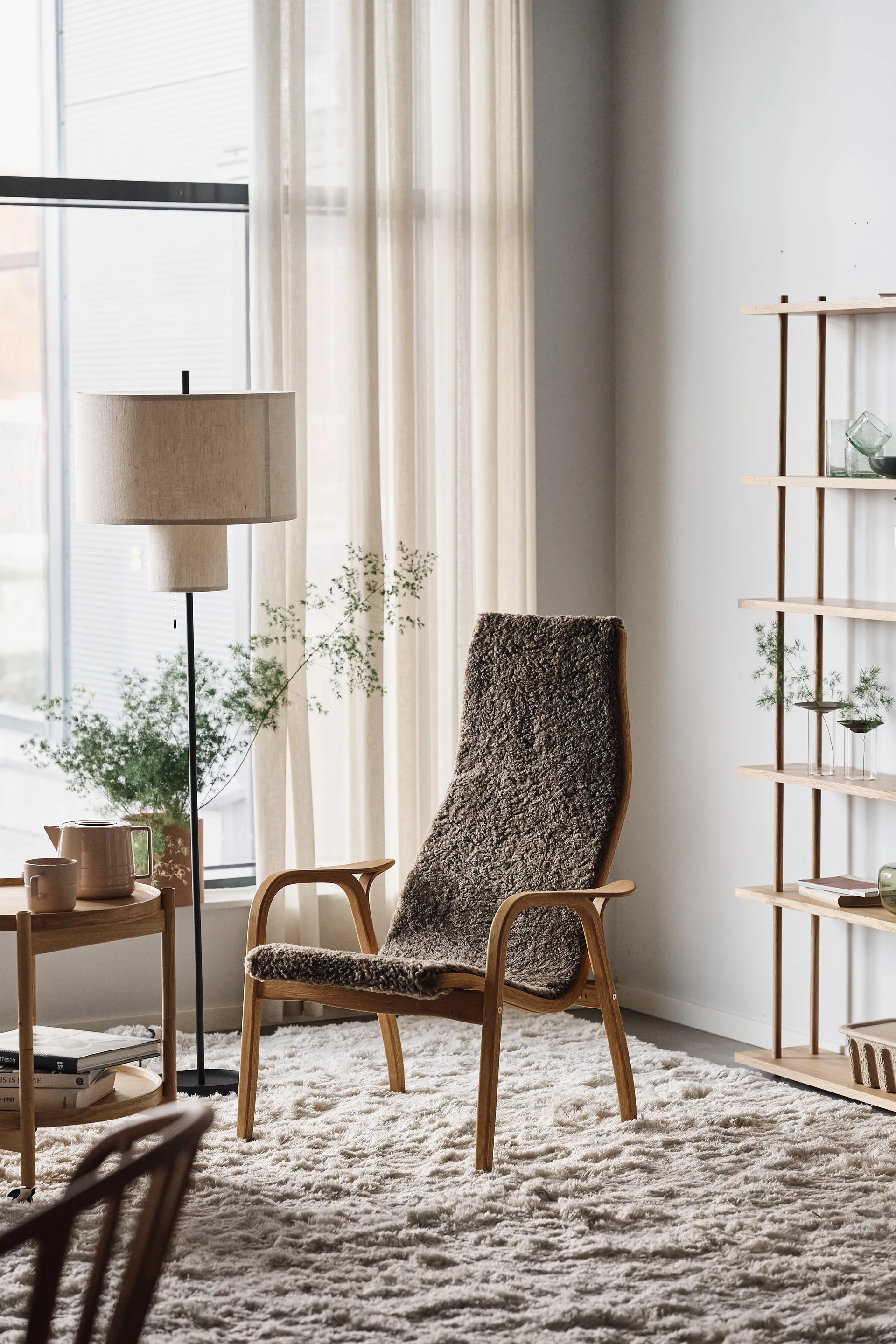 Lamino lenestol oljet eik/saueskinn, Sahara (nougatbrun) Swedese