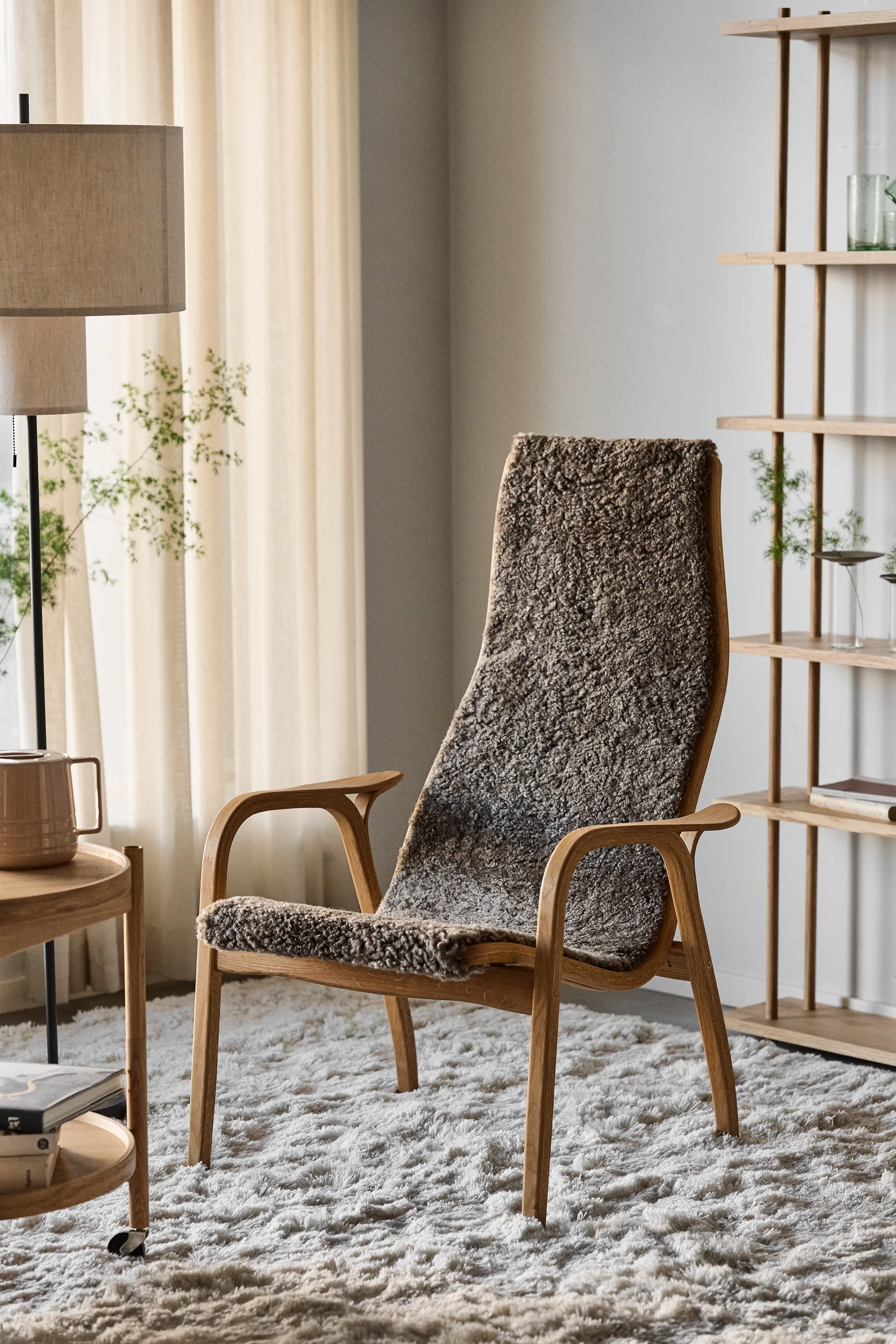 Lamino lenestol oljet eik/saueskinn, Sahara (nougatbrun) Swedese