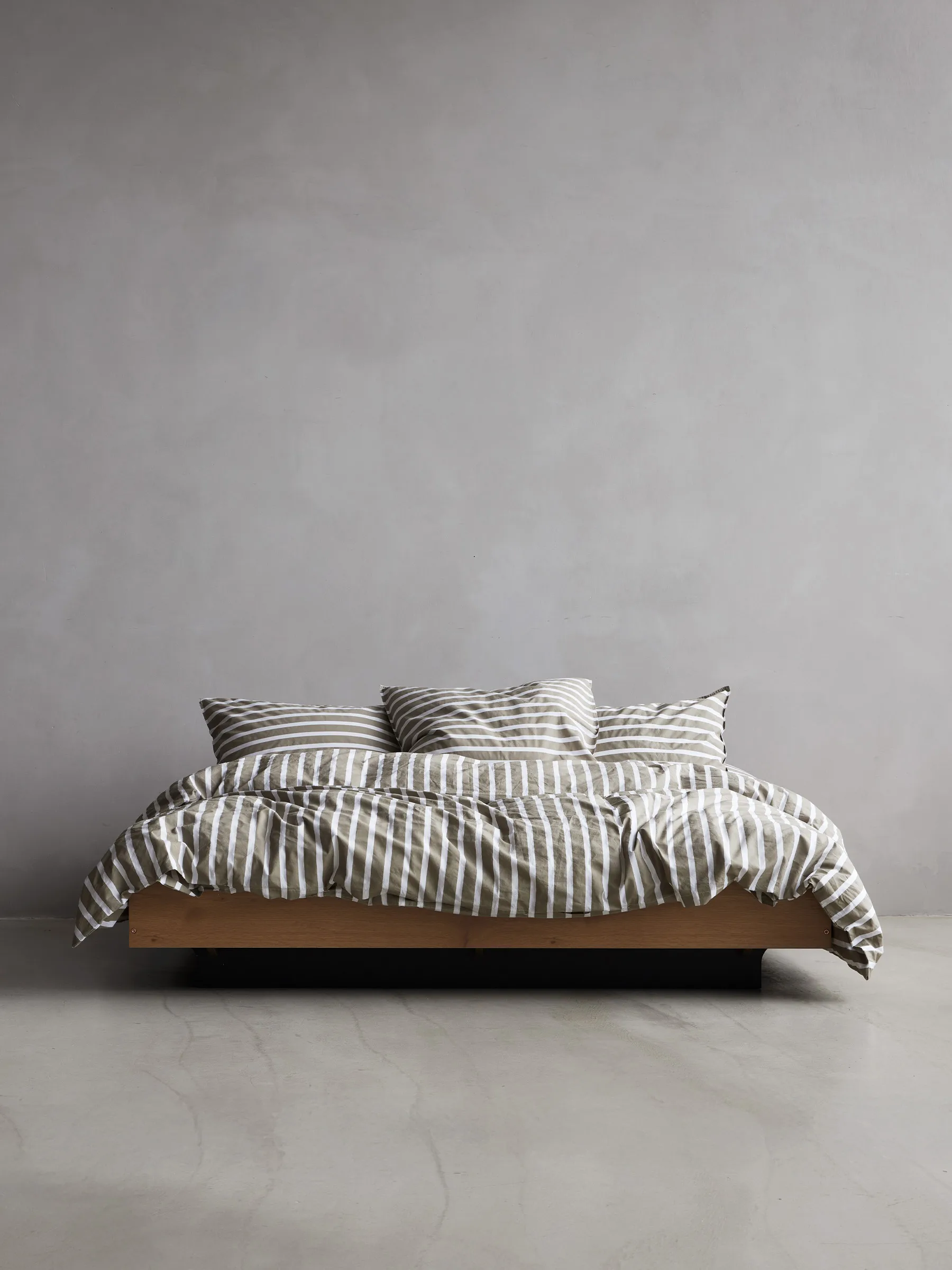 Tell Me More stripet dynetrekk bomull, Olive, 220x220 cm Tell Me More