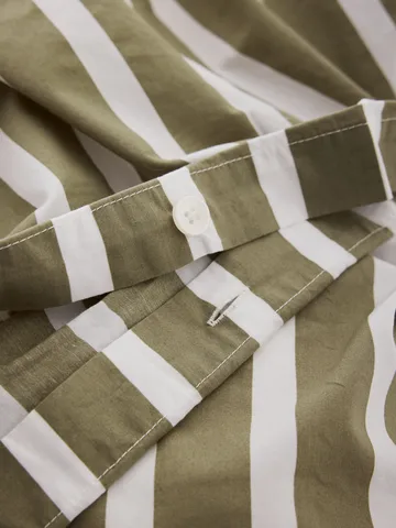 Tell Me More stripet dynetrekk bomull - Olive, 240x220 cm - Tell Me More