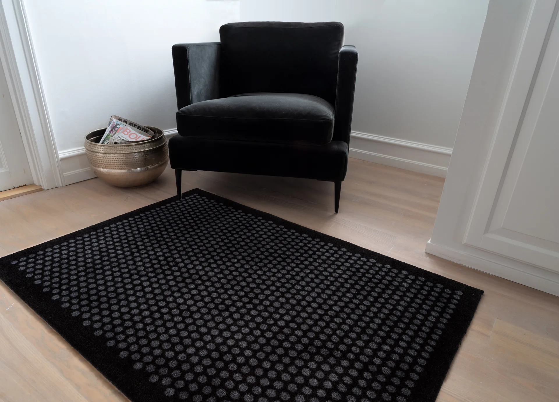 Dots entréteppe, Black, 90 x 130 cm tica copenhagen