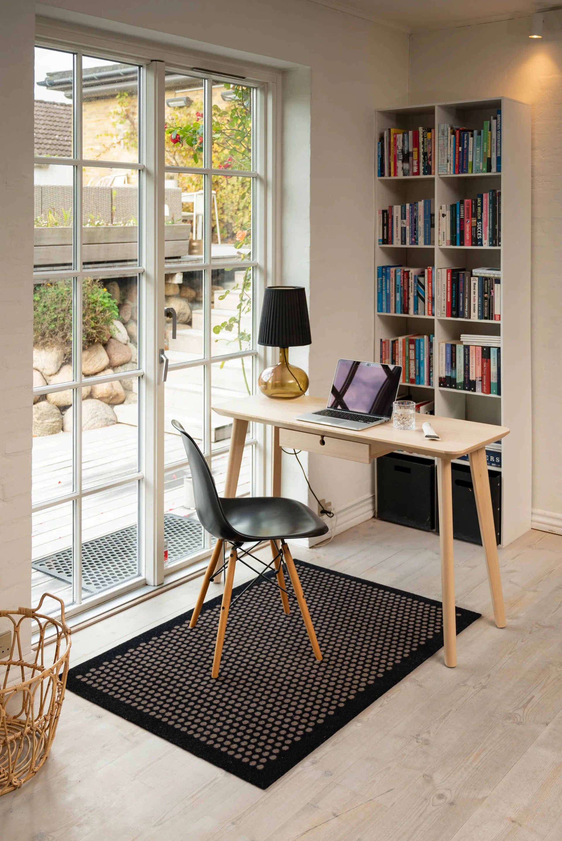 Dots entréteppe, Black-sand, 90 x 130 cm tica copenhagen