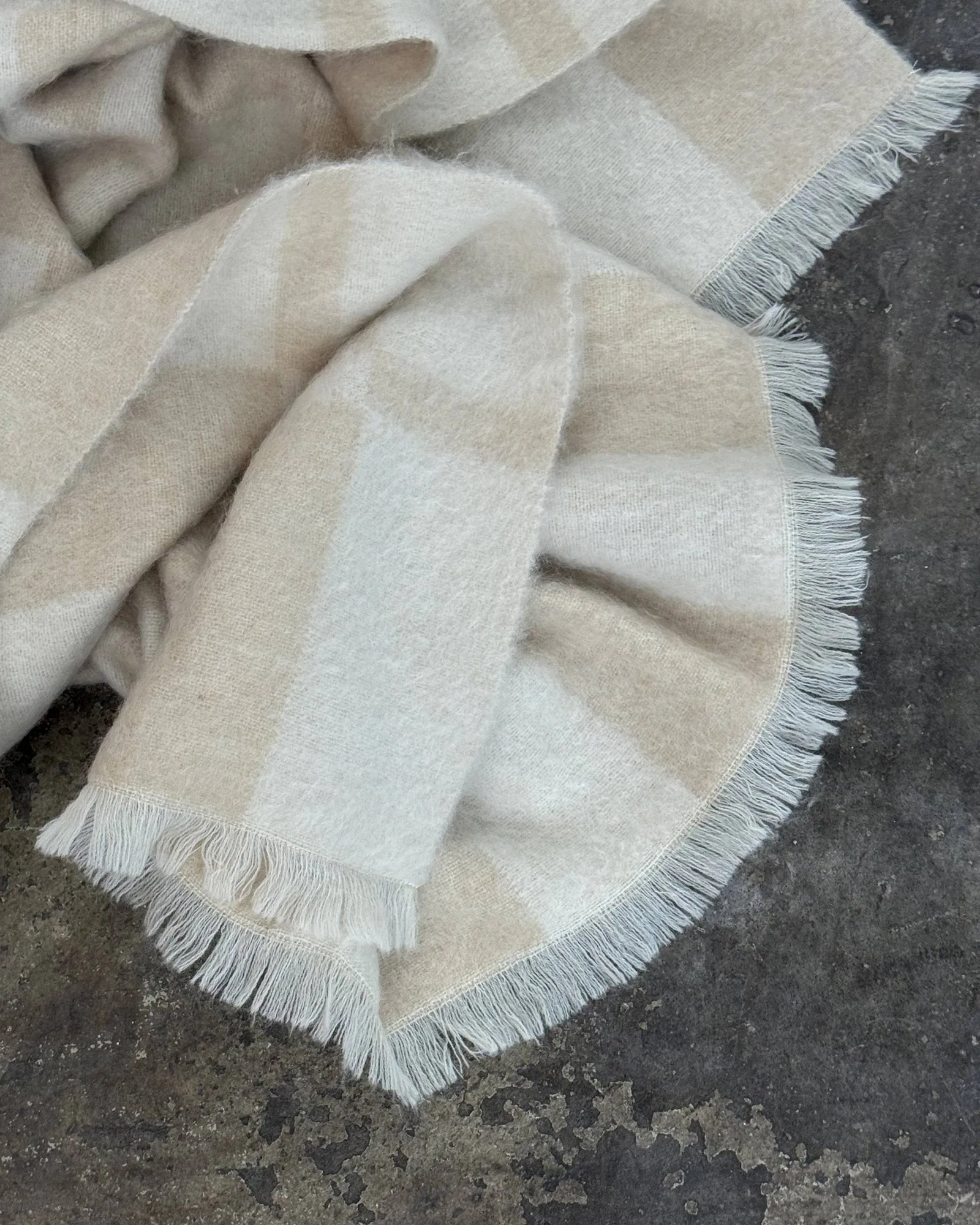Hallin mohairpledd, Beige-off white, 130×170 cm Tinted