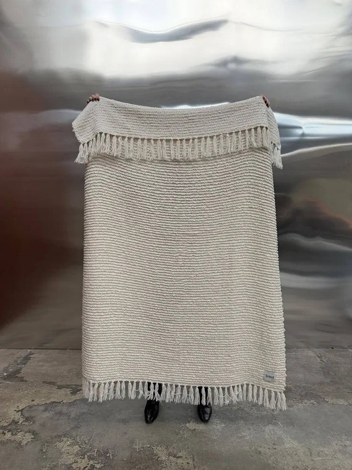 Janzen bouclé-pledd - Solid off white-natural, 130×170 cm - Tinted