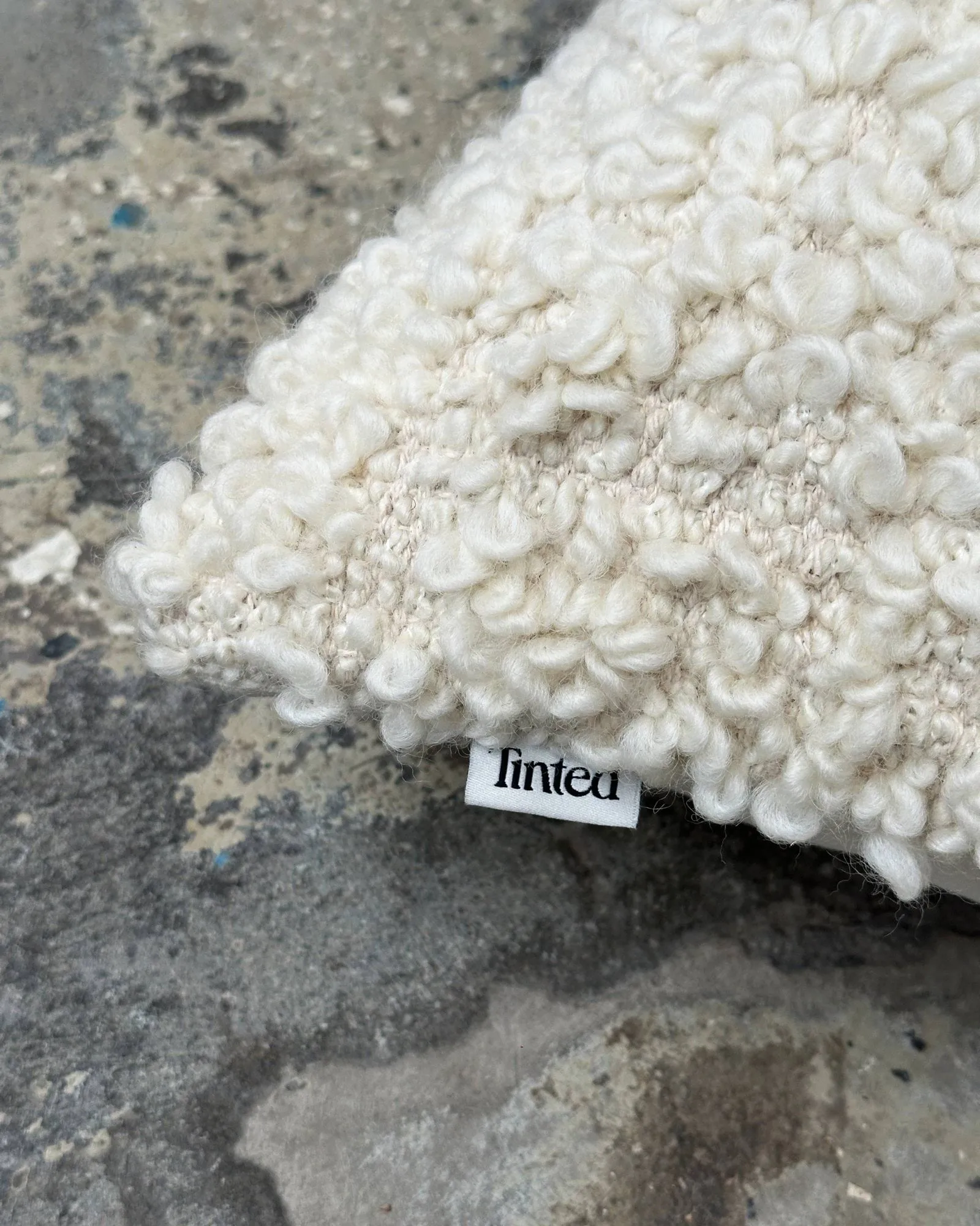 Levantin pyntepute, Off white, 45×45 cm Tinted