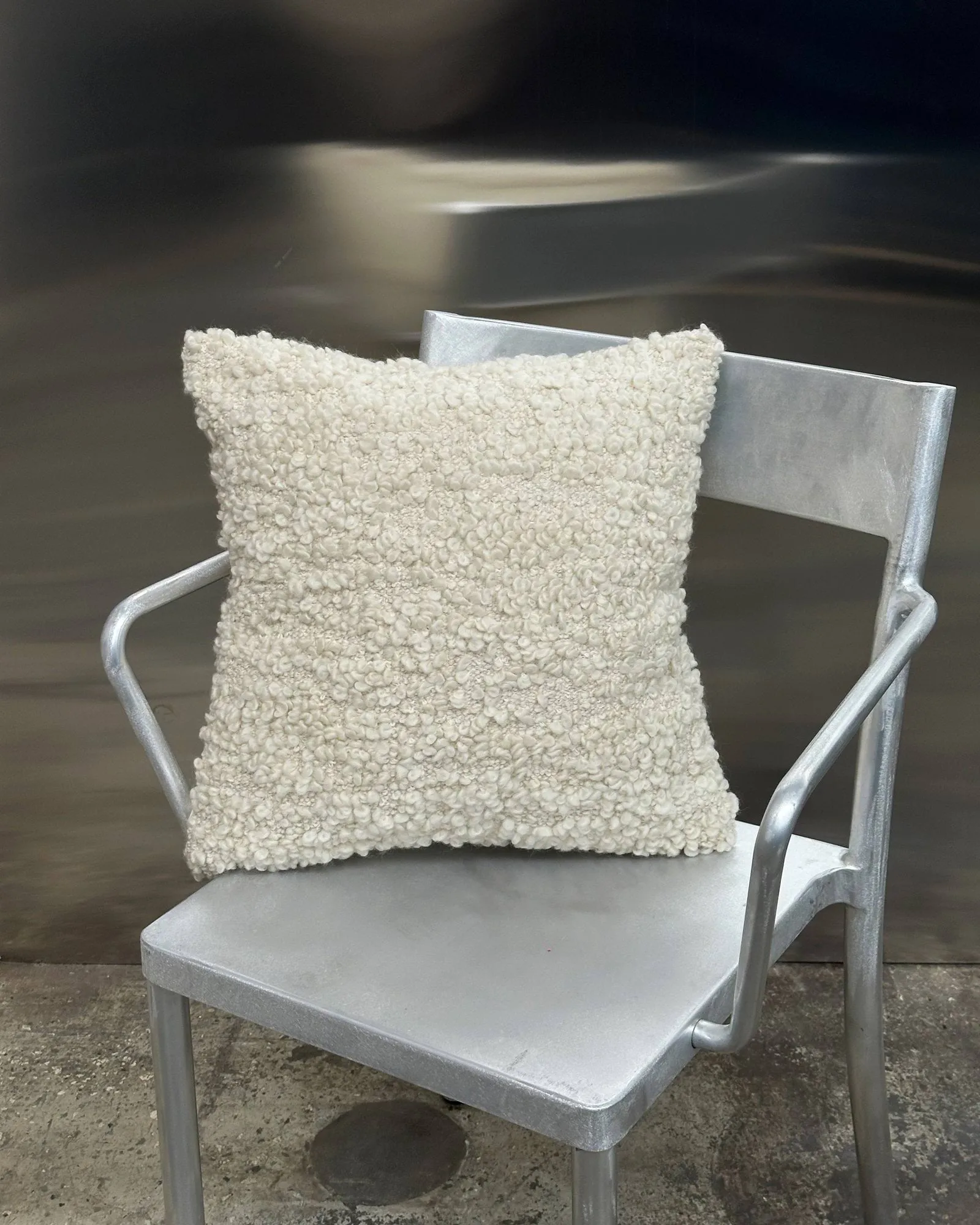 Levantin pyntepute, Off white, 45×45 cm Tinted