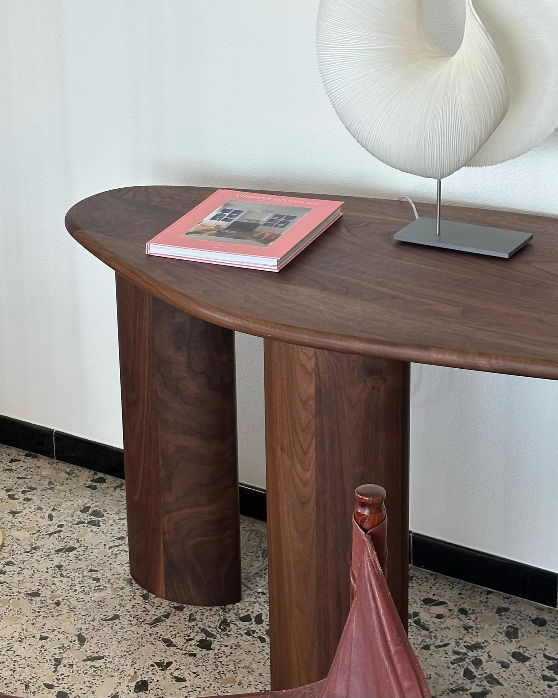 Lowe konsollbord, Valnøtt dark brown Tinted