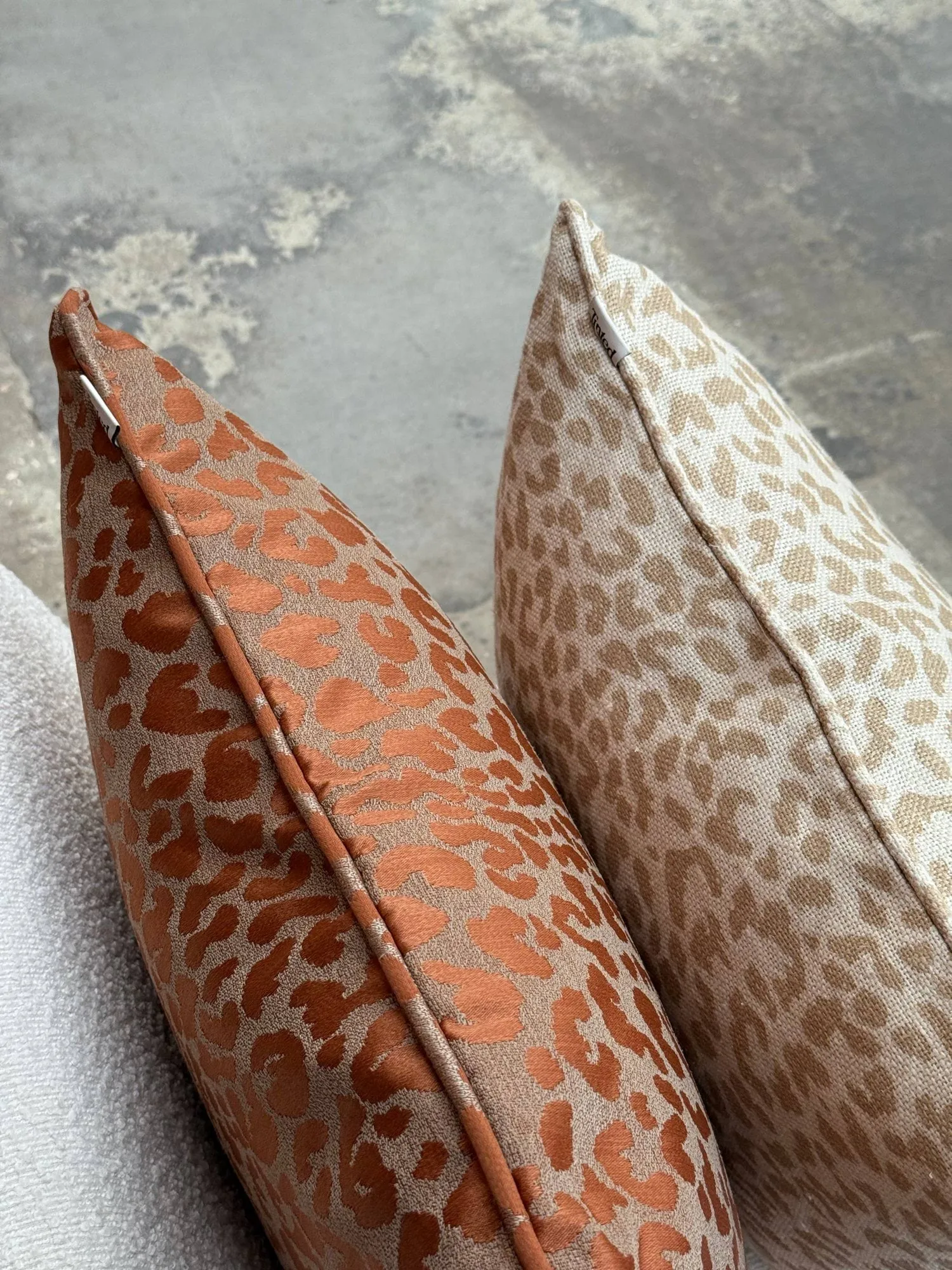 Norell pyntepute, Leopard beige-off white, 50x50 cm Tinted