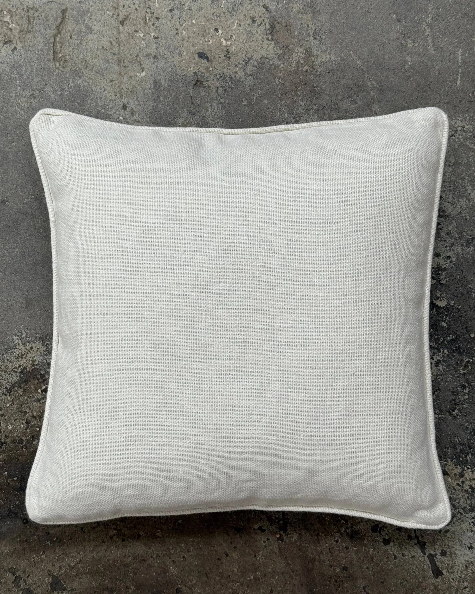 Norell pyntepute, Off white, 50x50 cm Tinted