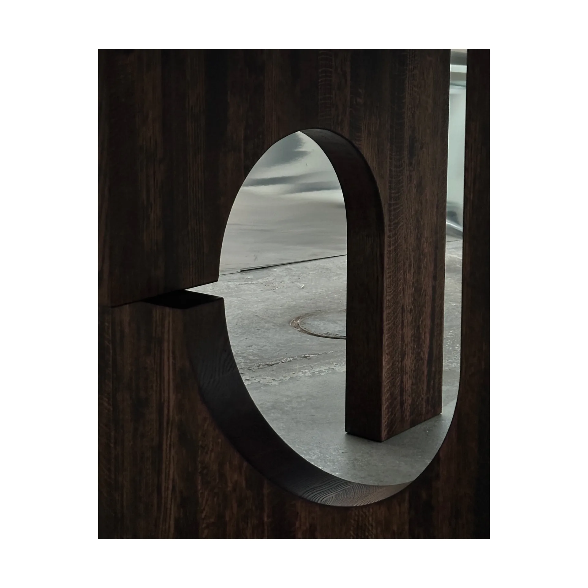 Sanders spisebord Ø160 cm, Mørkbeiset eik Tinted