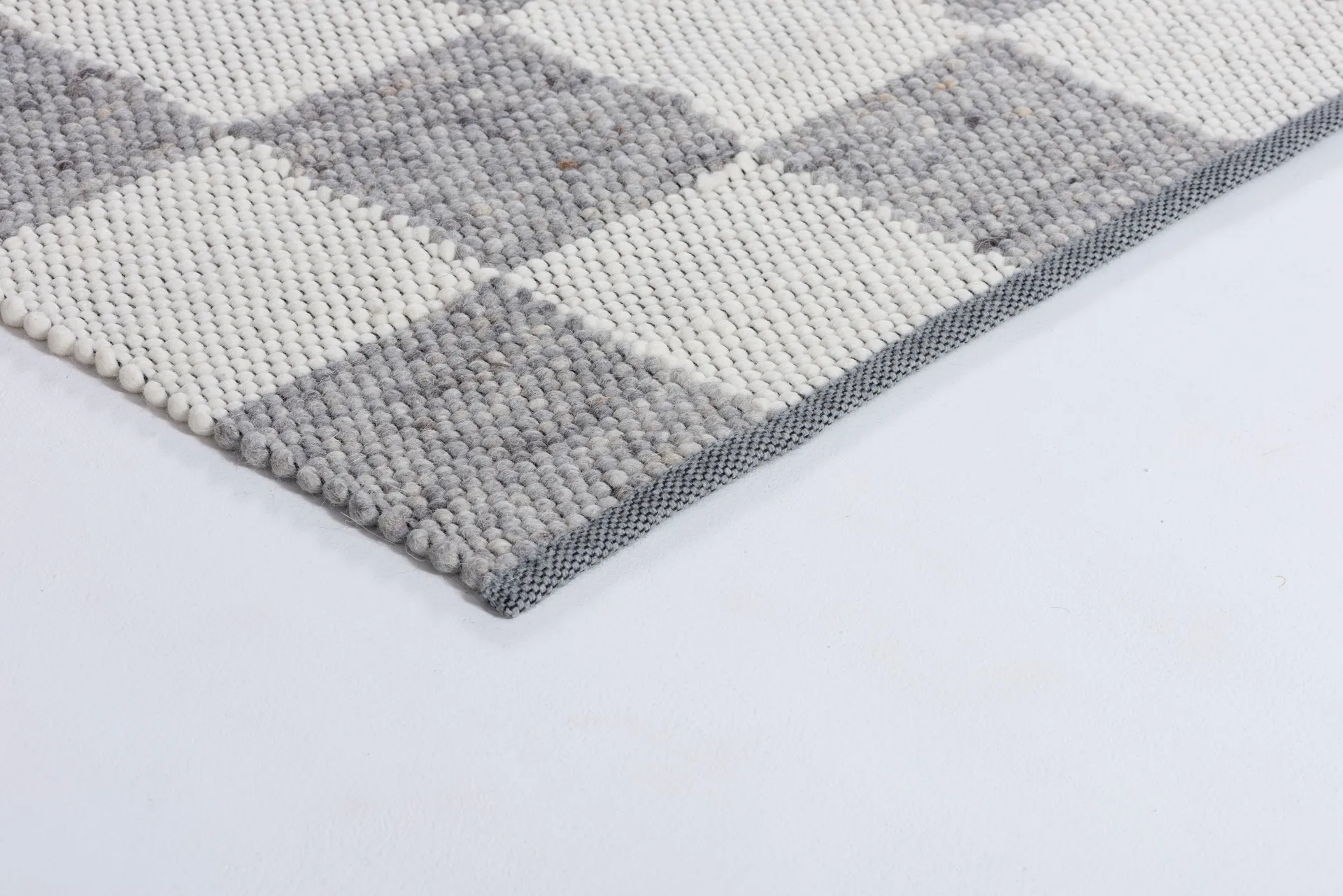 Gotland Design teppe Special Edition, Silver-white nr. 2418, 250x300 cm Tisca