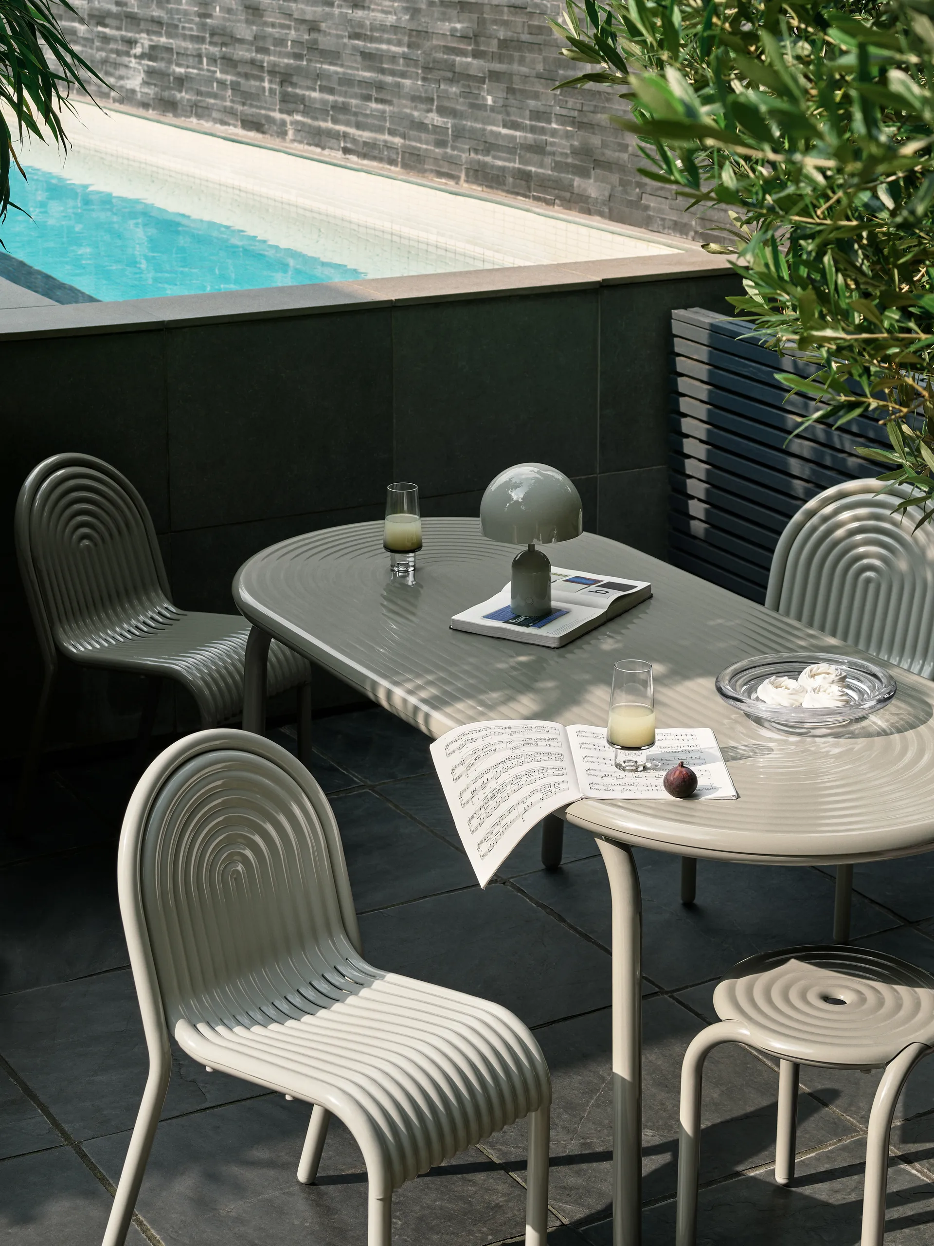 Groove Obround spisebord - Putty, 86x186 cm Tom Dixon