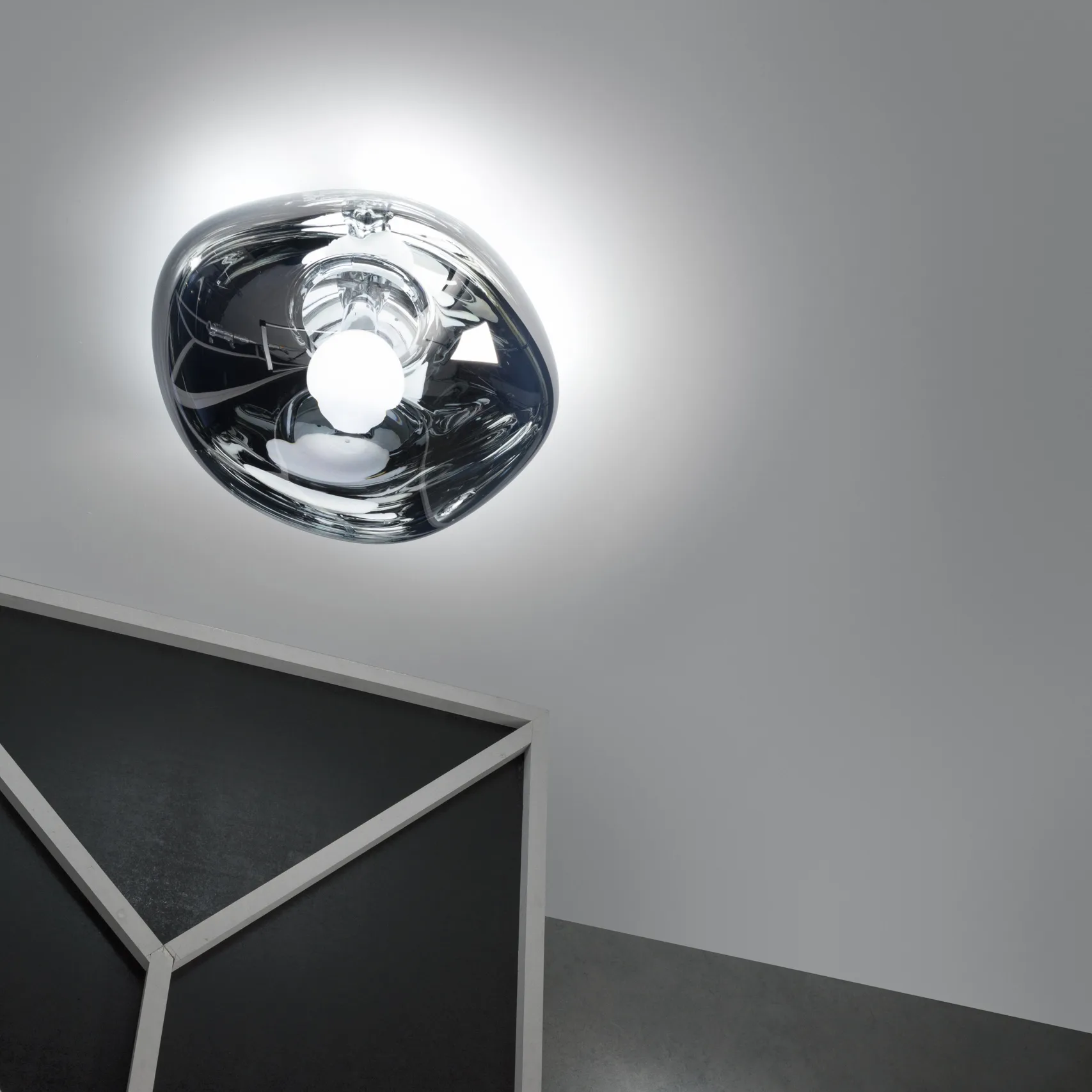 Melt Surface vegg- og taklampe LED, Krom Tom Dixon