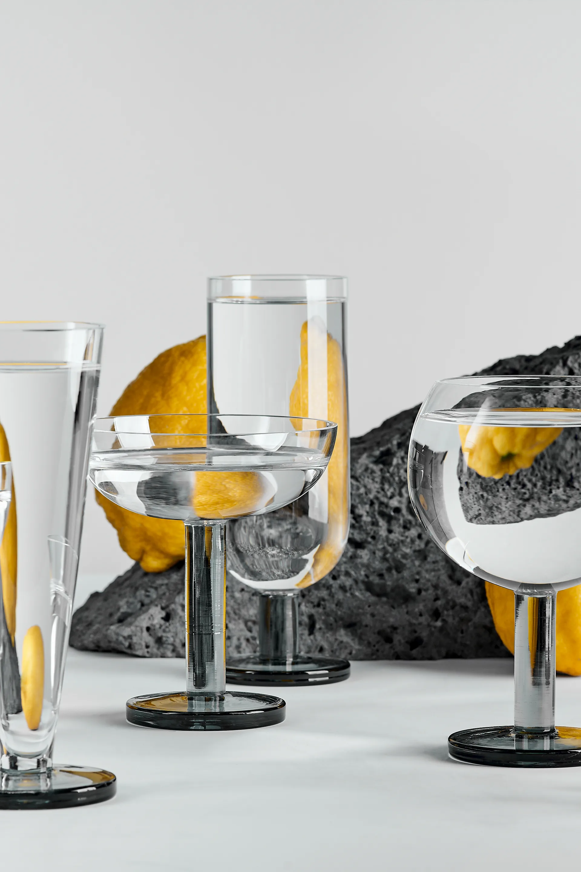 Puck Balloon glass på fot 45 cl 2-pakning, Clear-smoke Tom Dixon