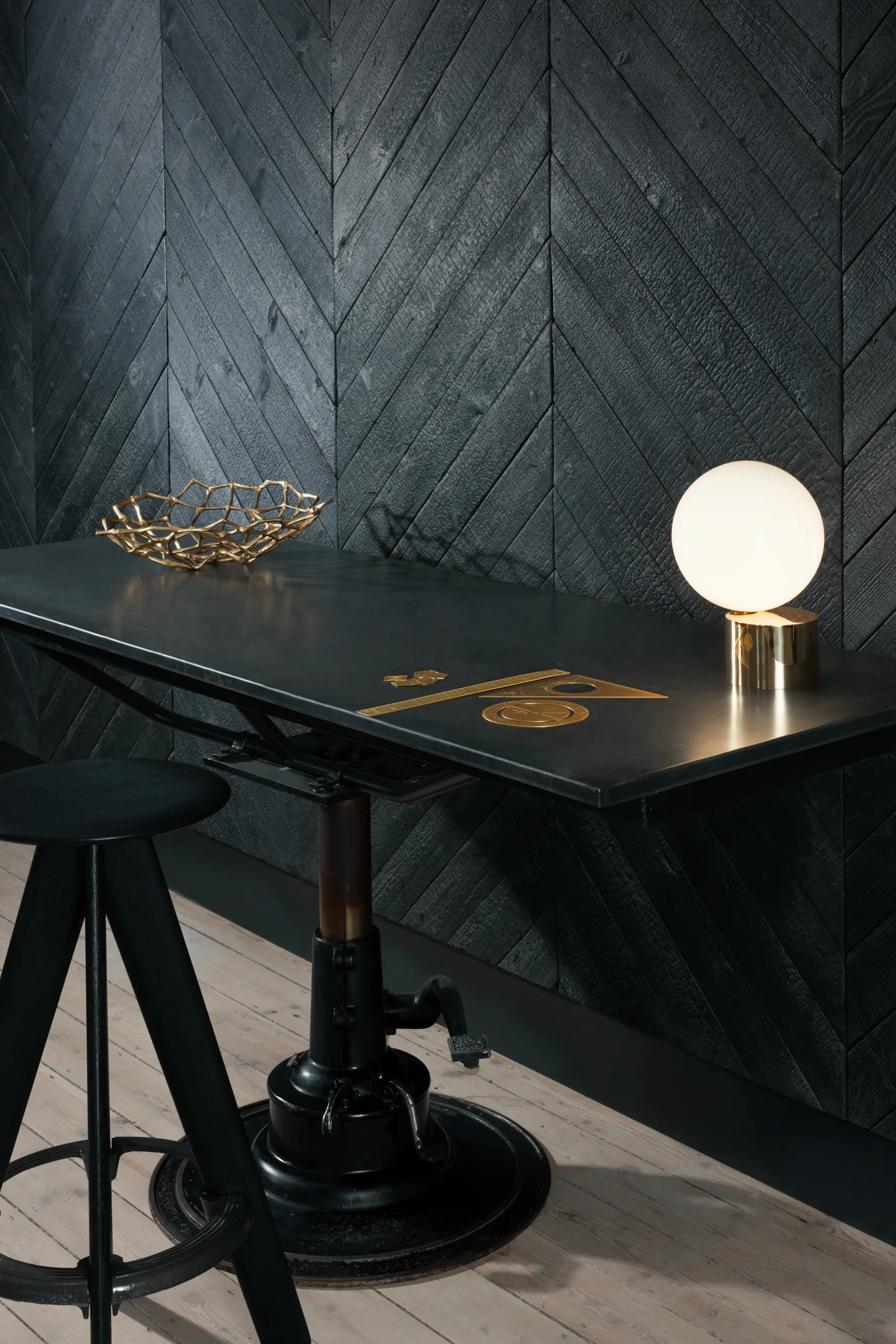 Slab barkrakk 76 cm, Black oak Tom Dixon