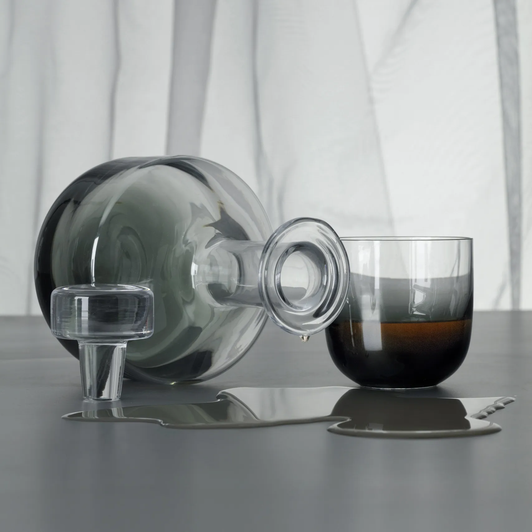 Tank whiskeykaraffel 1 L, Svart Tom Dixon