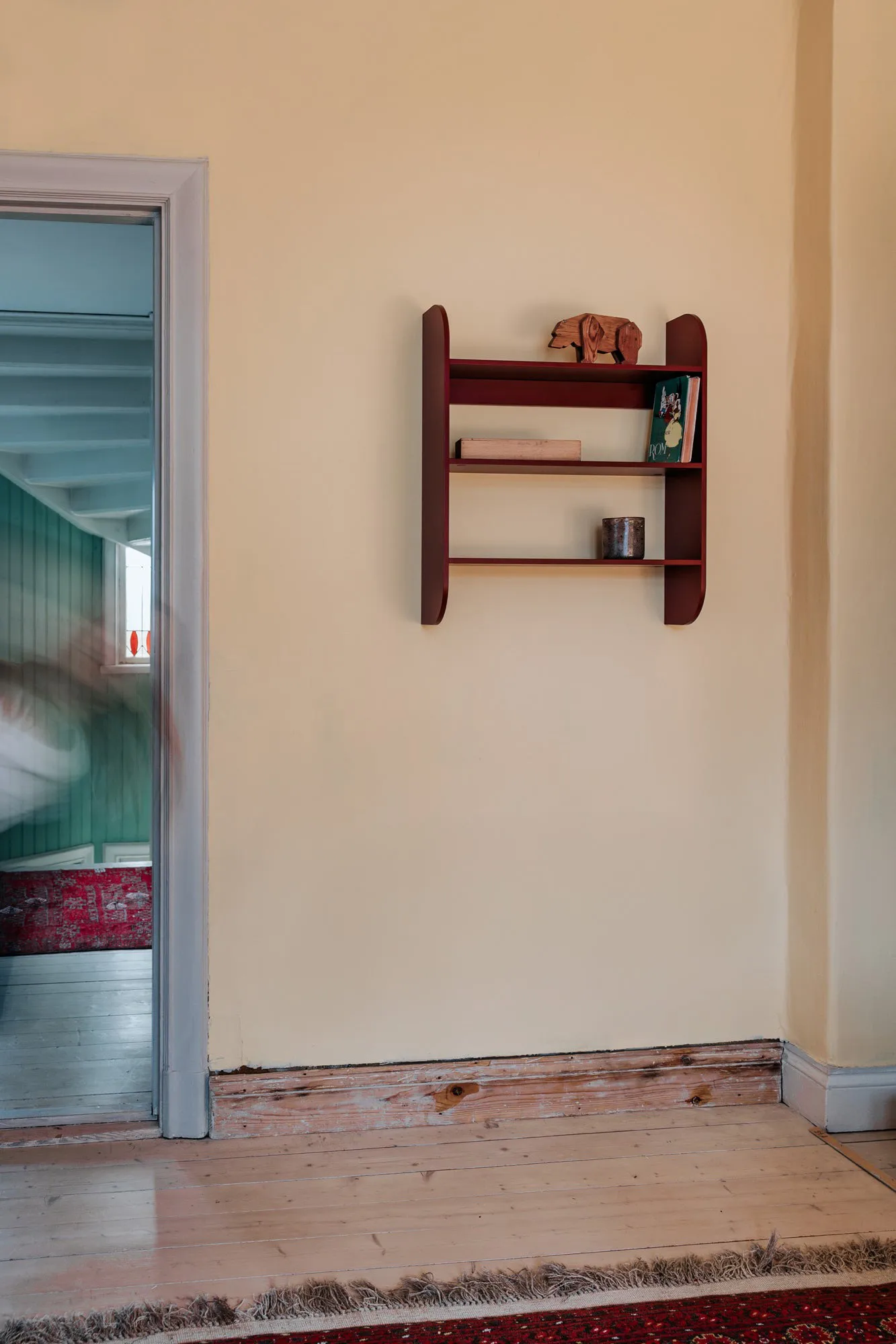 Strapats vegghylle 62x73,6 cm, Burgundy TÔNN furniture